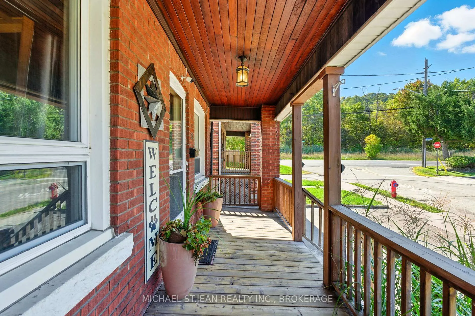 Photo 4 of 313 Graham Avenue S, Hamilton, Delta — HOMEH