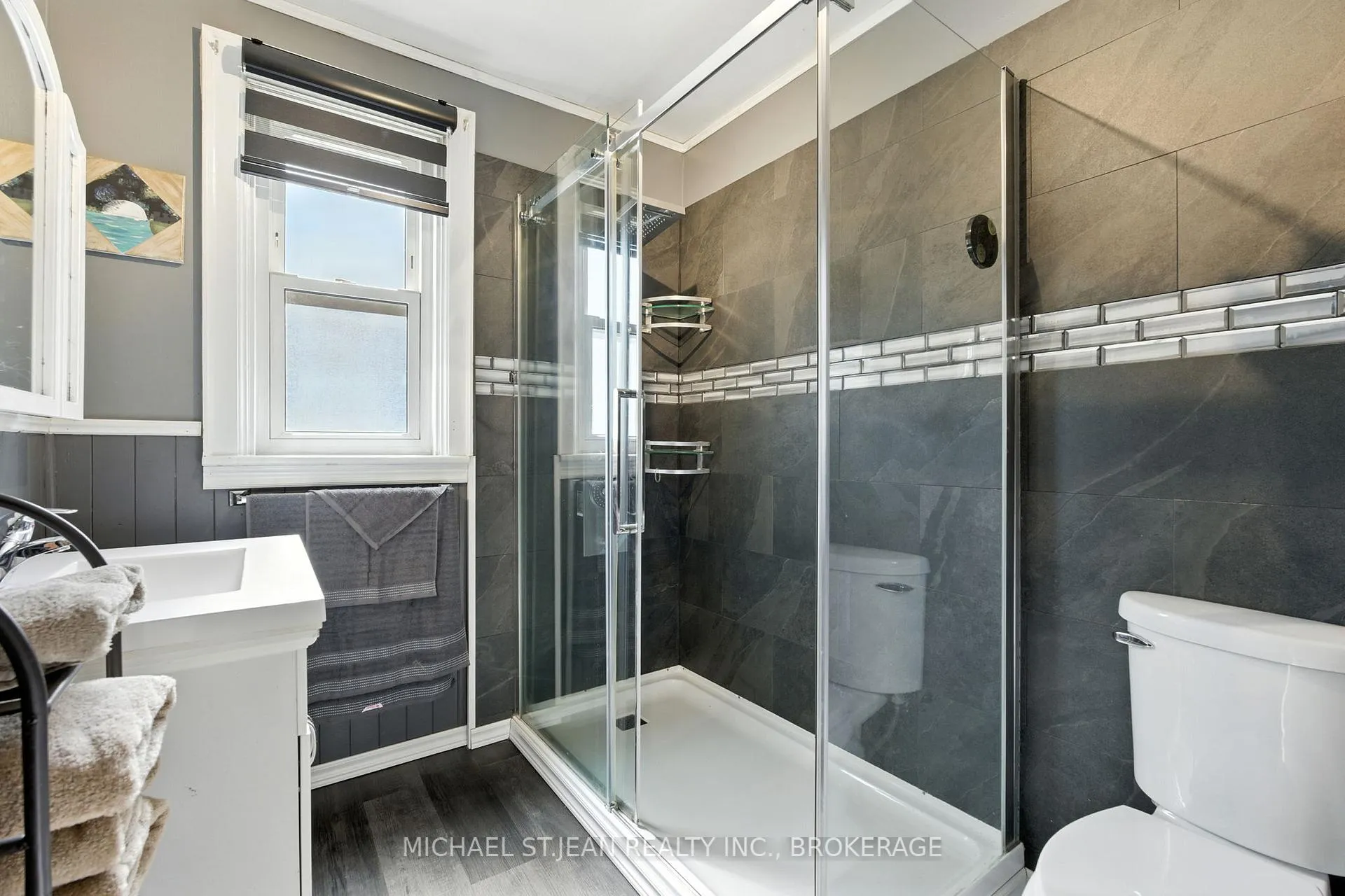 Photo 9 of 313 Graham Avenue S, Hamilton, Delta — HOMEH