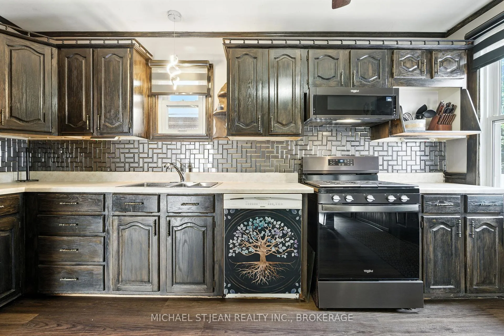 Photo 15 of 313 Graham Avenue S, Hamilton, Delta — HOMEH