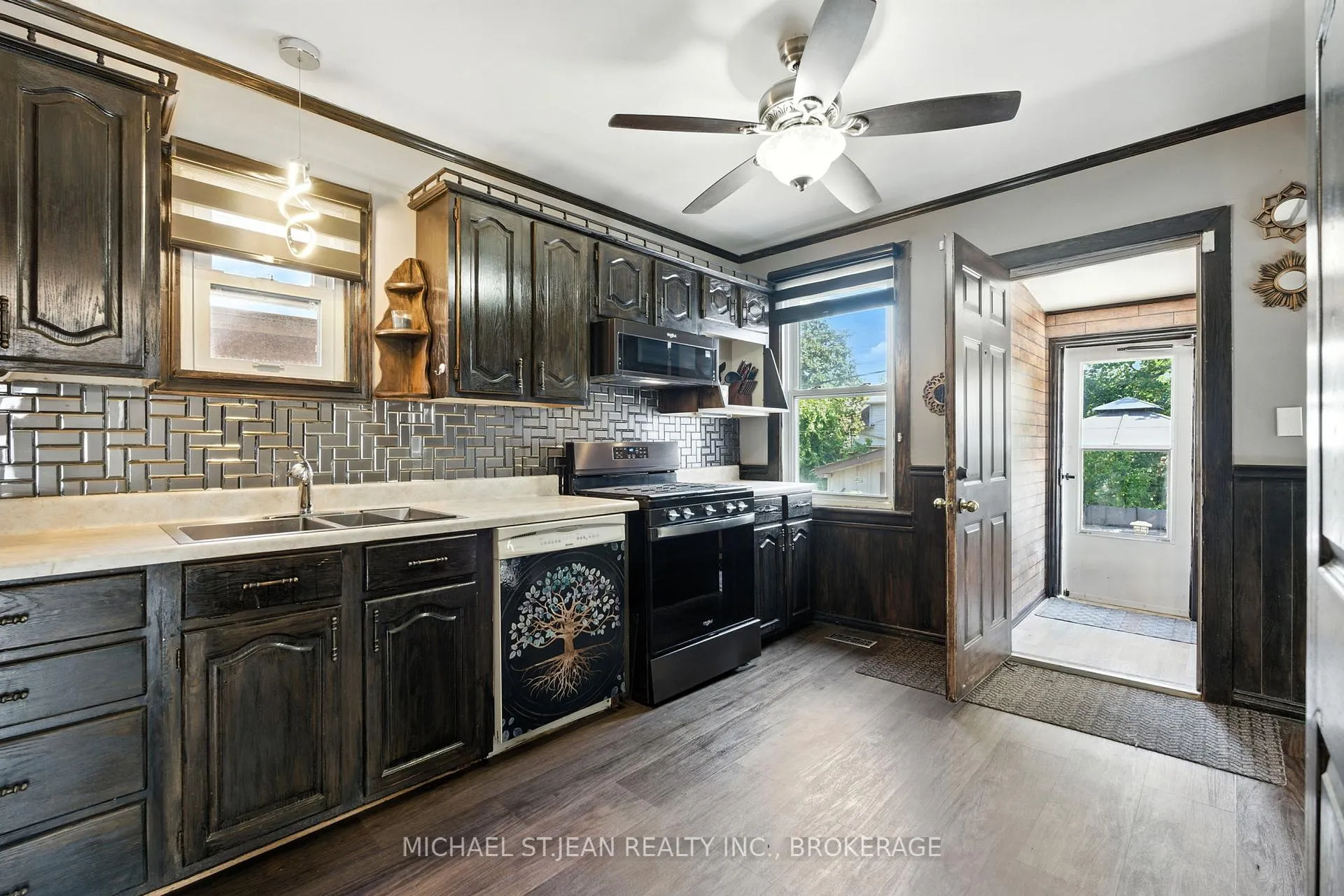 Photo 17 of 313 Graham Avenue S, Hamilton, Delta — HOMEH