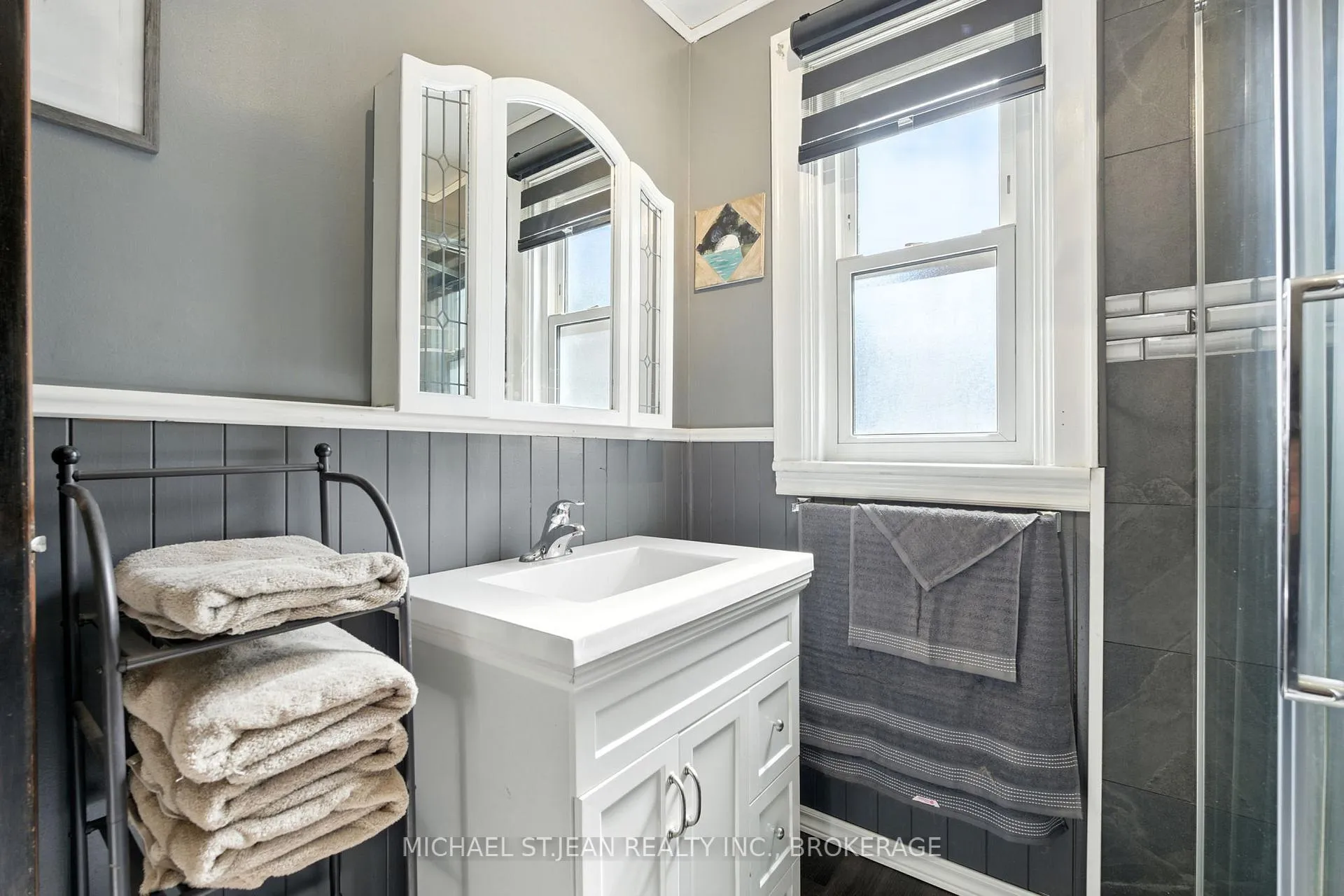 Photo 24 of 313 Graham Avenue S, Hamilton, Delta — HOMEH