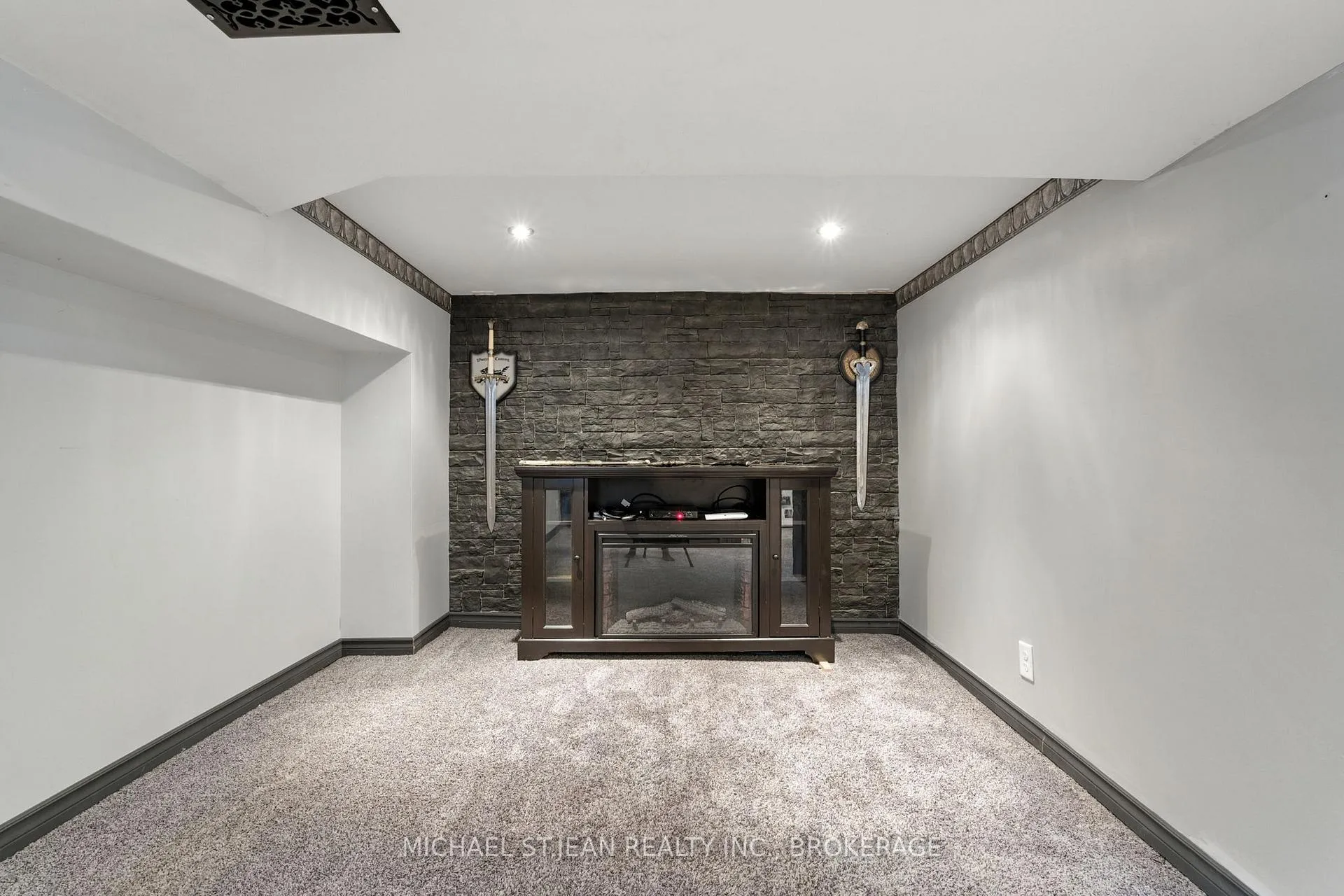 Photo 34 of 313 Graham Avenue S, Hamilton, Delta — HOMEH