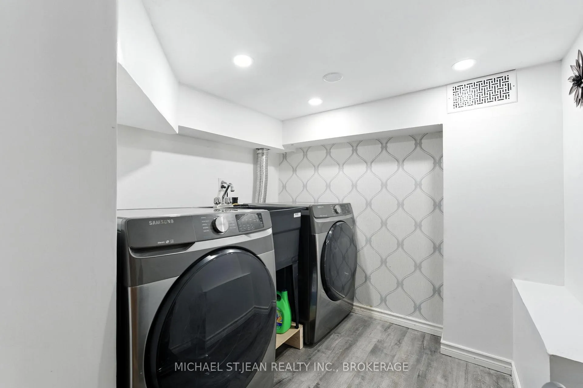 Photo 35 of 313 Graham Avenue S, Hamilton, Delta — HOMEH