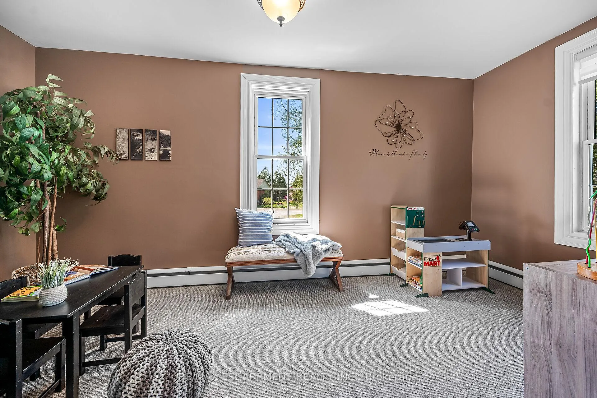 Photo 9 of 22 Tolhurst Avenue, Brant, South Dumfries — HOMEH