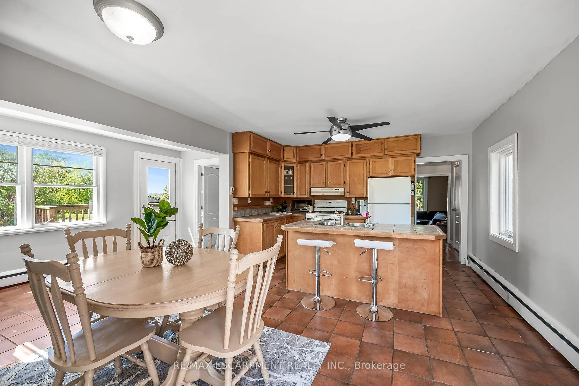 Photo 13 of 22 Tolhurst Avenue, Brant, South Dumfries — HOMEH