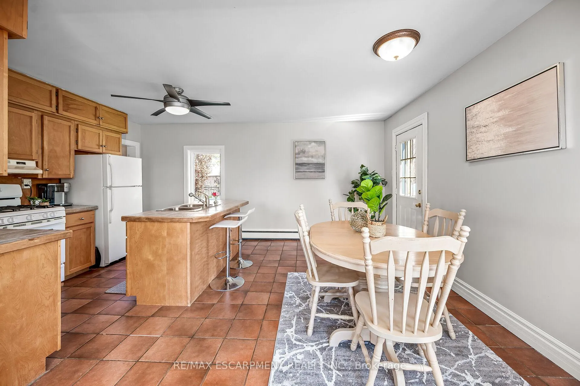 Photo 14 of 22 Tolhurst Avenue, Brant, South Dumfries — HOMEH