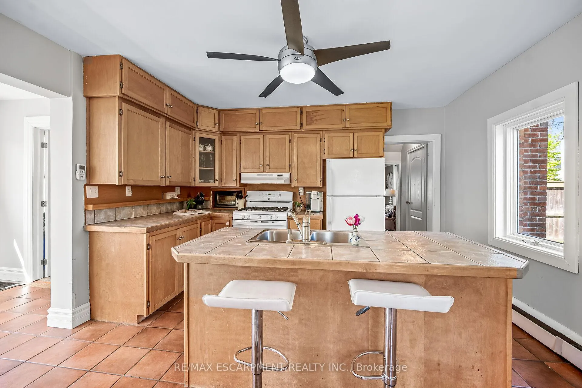 Photo 15 of 22 Tolhurst Avenue, Brant, South Dumfries — HOMEH