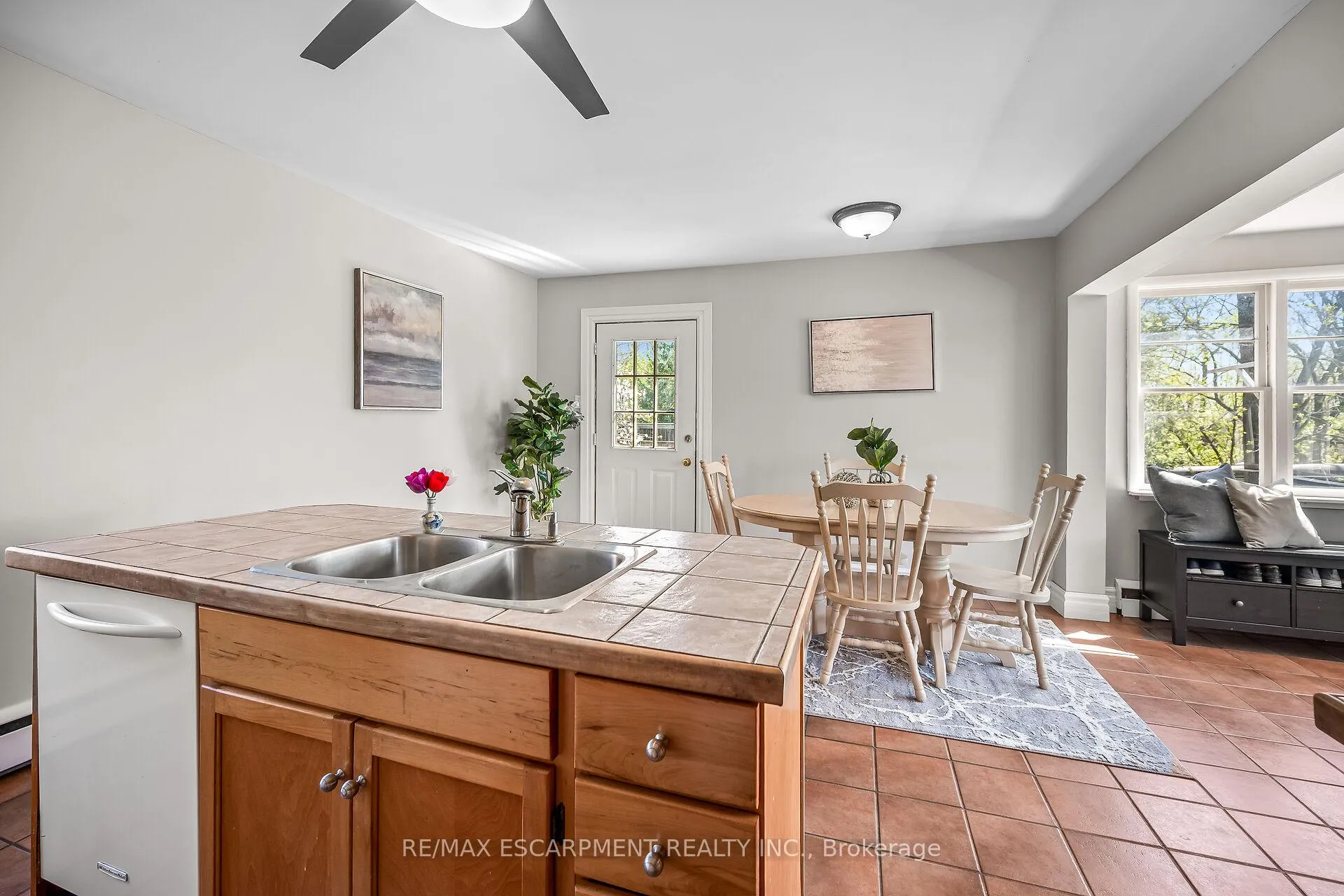 Photo 17 of 22 Tolhurst Avenue, Brant, South Dumfries — HOMEH