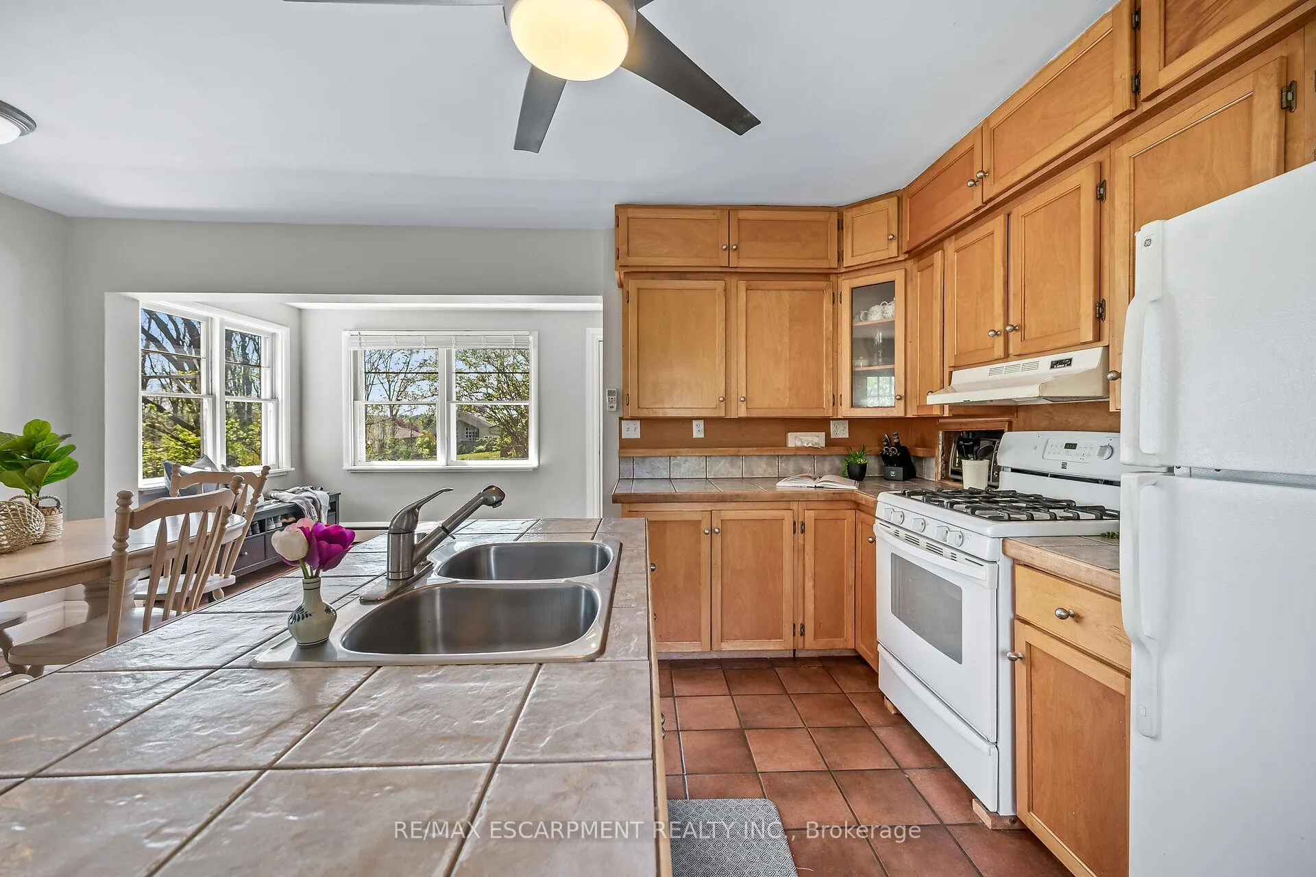Photo 18 of 22 Tolhurst Avenue, Brant, South Dumfries — HOMEH