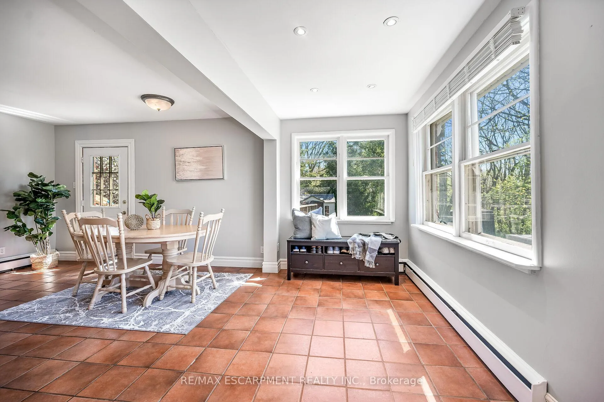 Photo 20 of 22 Tolhurst Avenue, Brant, South Dumfries — HOMEH