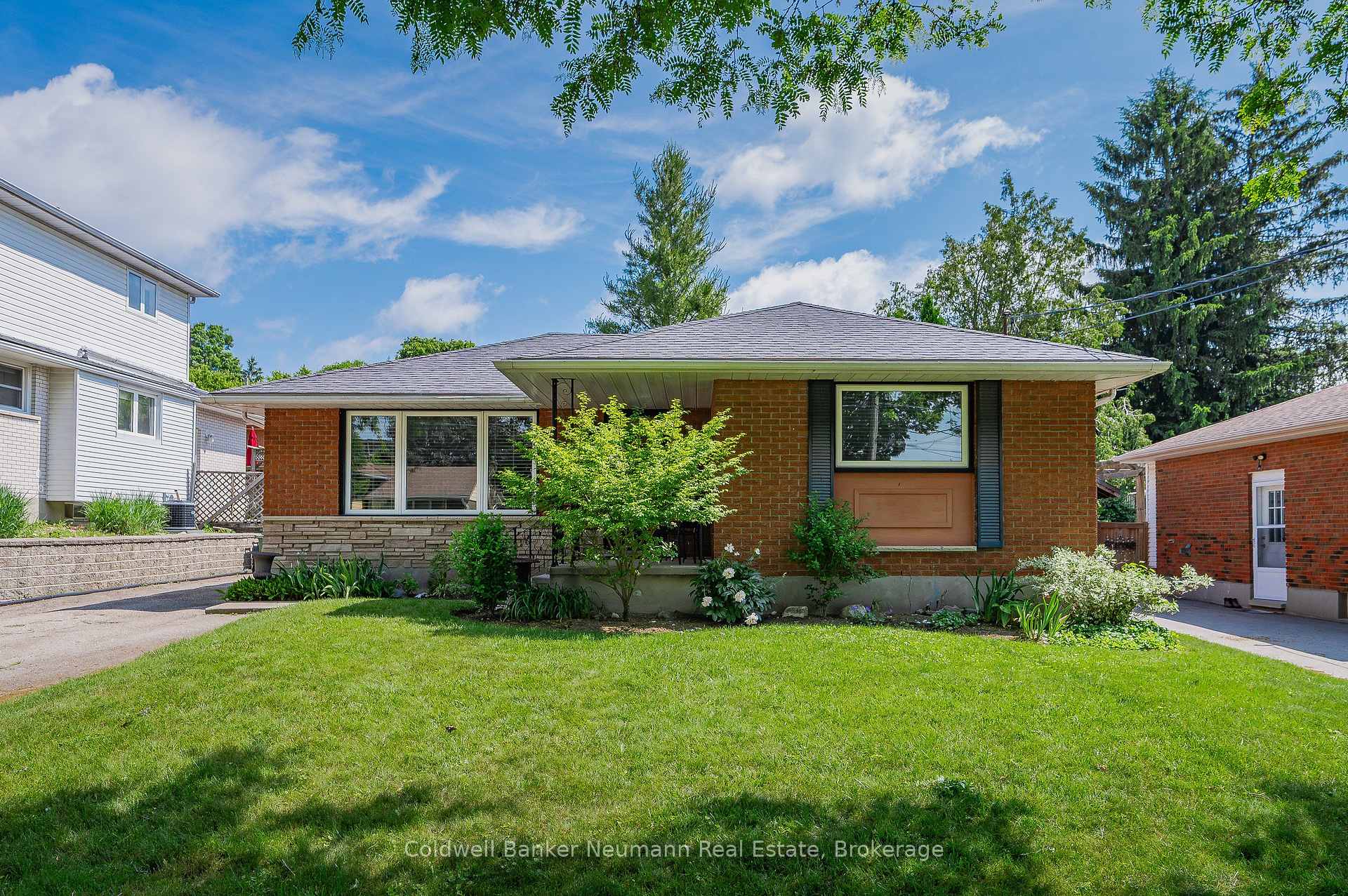 Photo 2 of 67 Sleeman Avenue, Guelph, Junction/Onward Willow — HOMEH