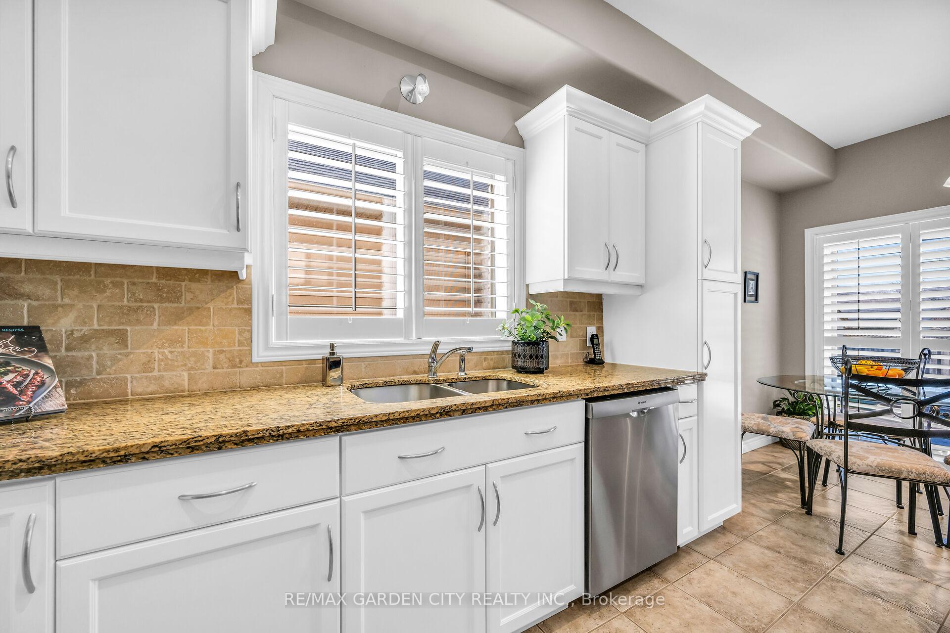 Photo 11 of 25 Udell Way, Grimsby, Grimsby East — HOMEH