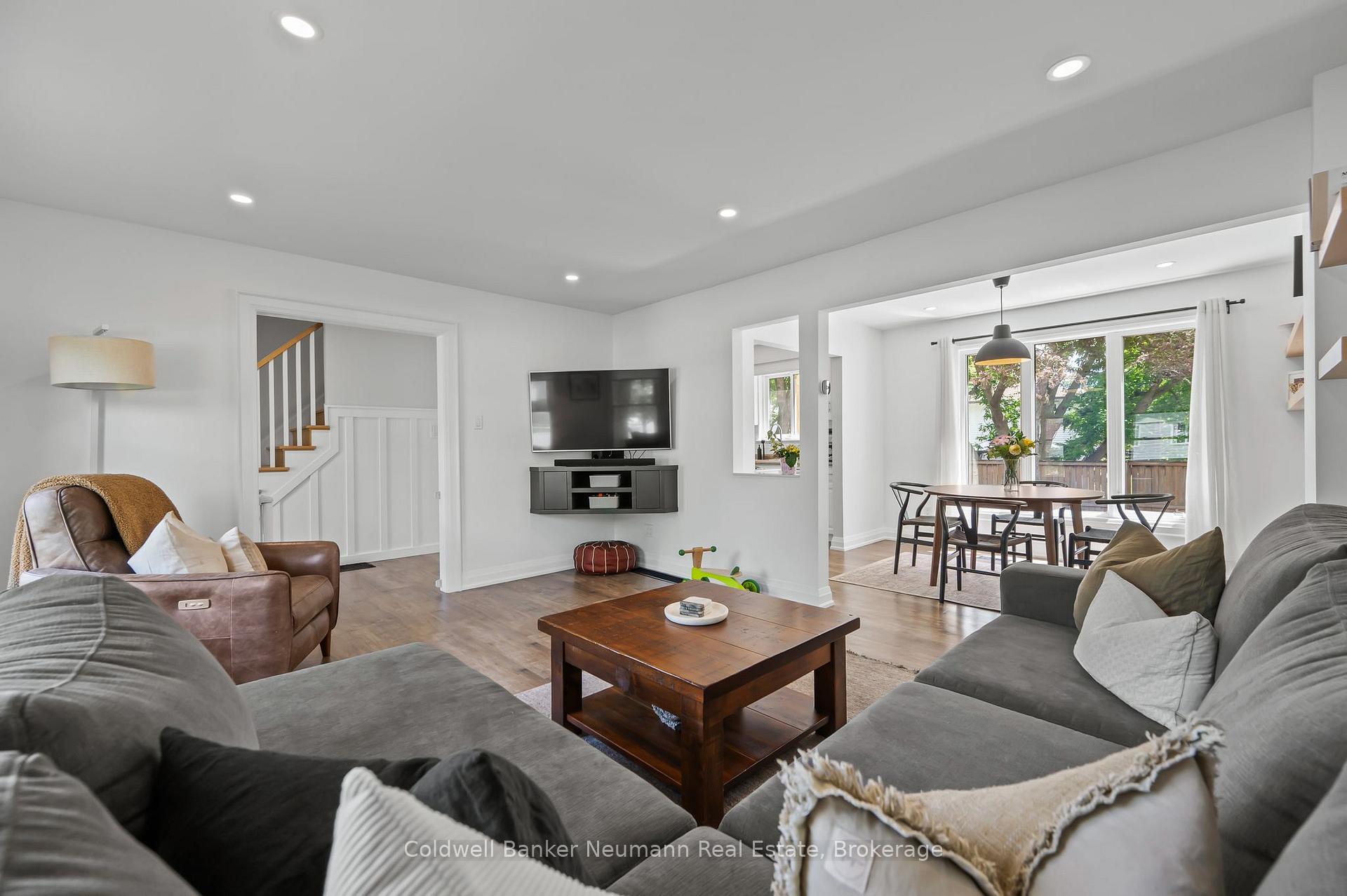 Photo 12 of 344 West Acres Drive, Guelph, Willow West/Sugarbush/West Acres — HOMEH