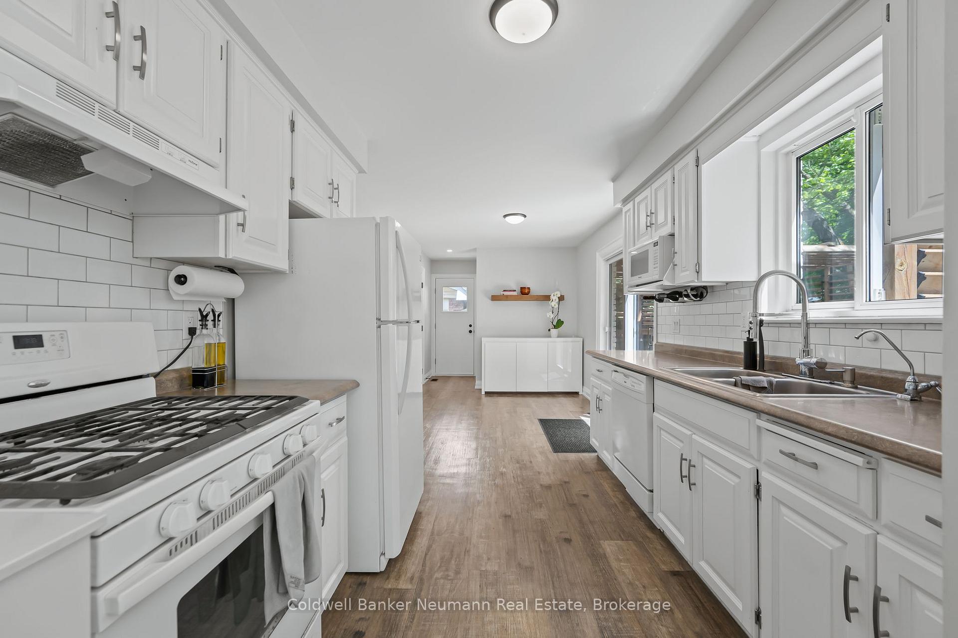 Photo 18 of 344 West Acres Drive, Guelph, Willow West/Sugarbush/West Acres — HOMEH