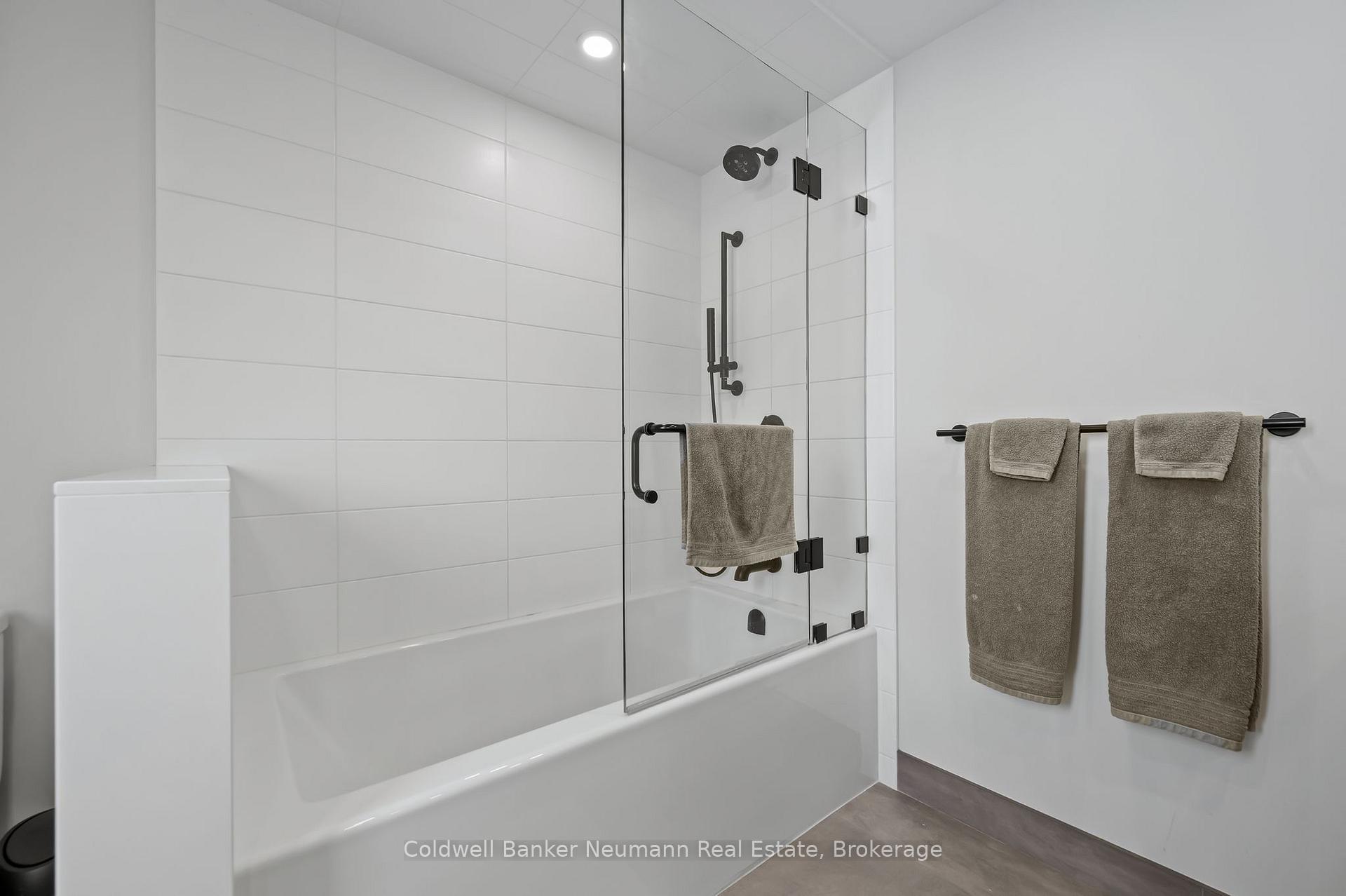 Photo 36 of 344 West Acres Drive, Guelph, Willow West/Sugarbush/West Acres — HOMEH