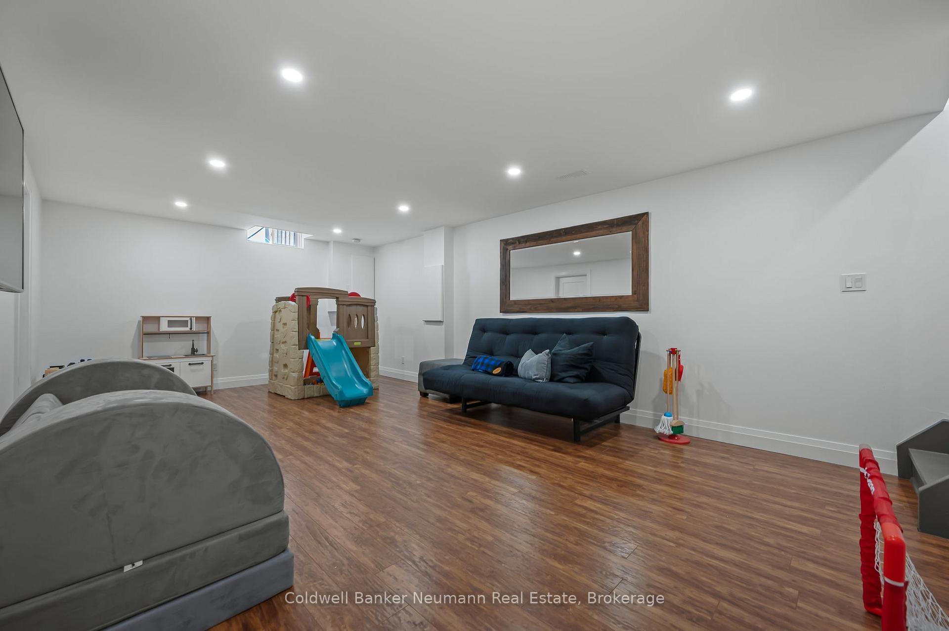 Photo 40 of 344 West Acres Drive, Guelph, Willow West/Sugarbush/West Acres — HOMEH
