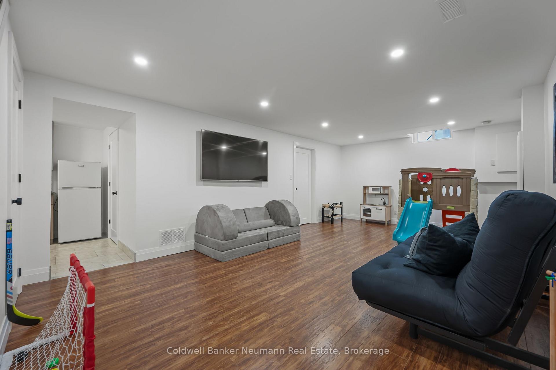 Photo 41 of 344 West Acres Drive, Guelph, Willow West/Sugarbush/West Acres — HOMEH