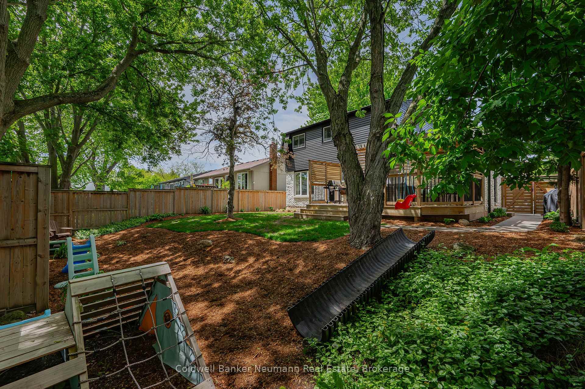 Photo 45 of 344 West Acres Drive, Guelph, Willow West/Sugarbush/West Acres — HOMEH