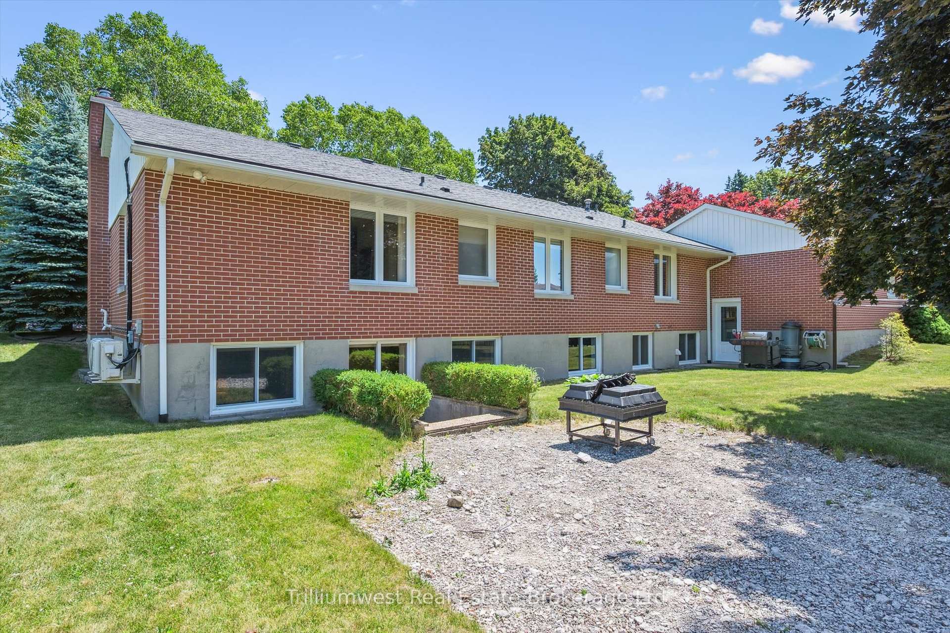 Photo 40 of 96 Callander Drive, Guelph, General Hospital — HOMEH