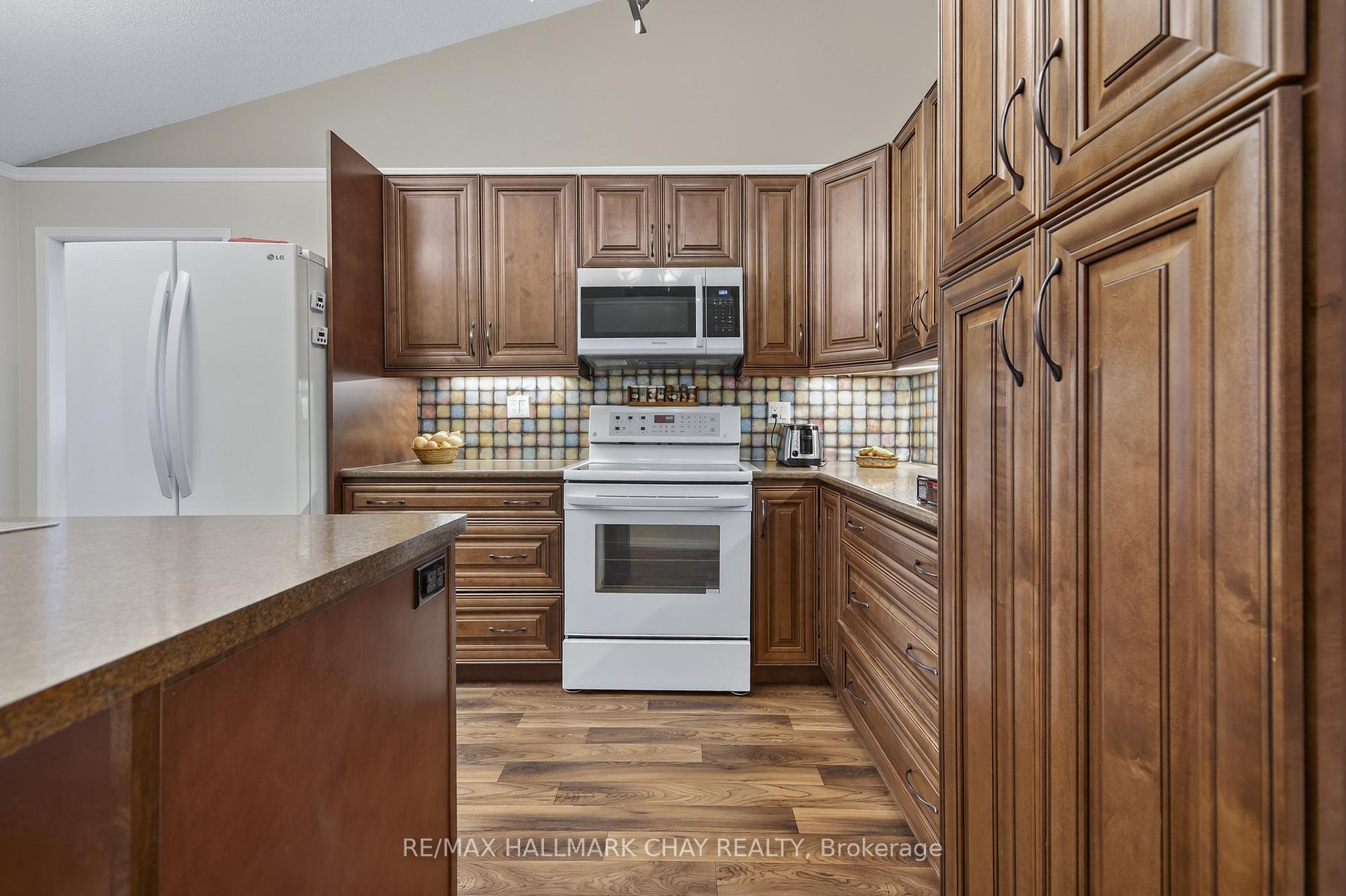 Photo 5 of 15 Webb Street, Barrie, Painswick North — HOMEH