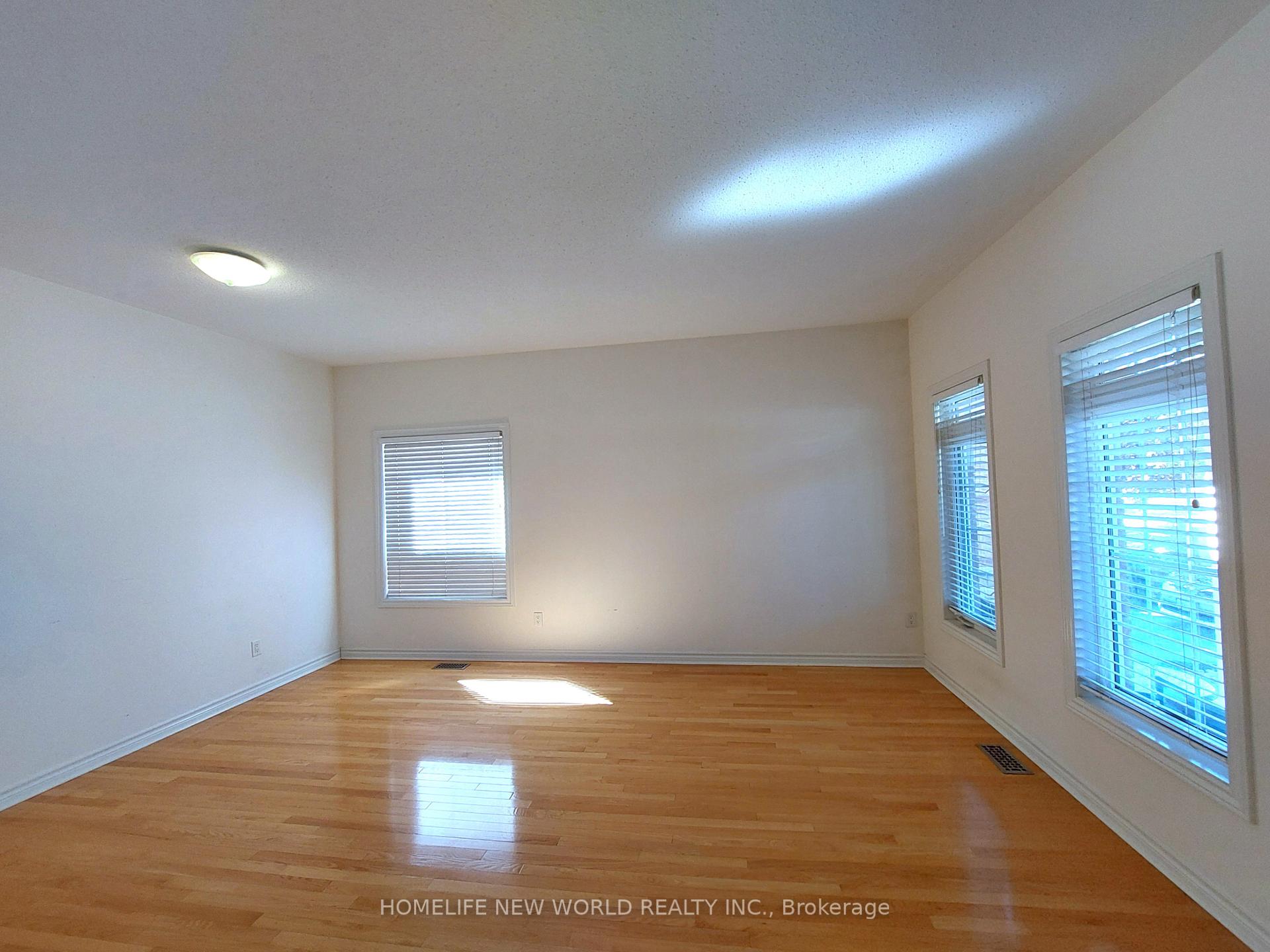 Photo 2 of 223 Bilbrough Street, Aurora, Bayview Northeast — HOMEH