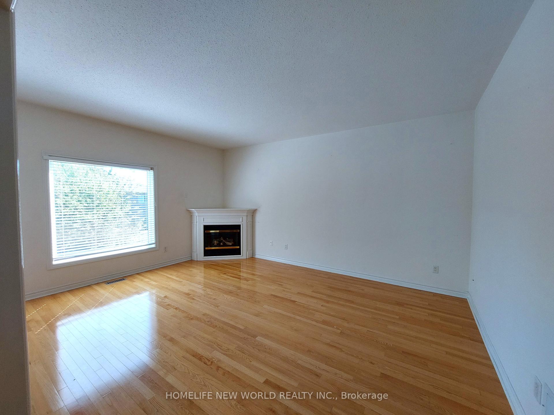 Photo 3 of 223 Bilbrough Street, Aurora, Bayview Northeast — HOMEH