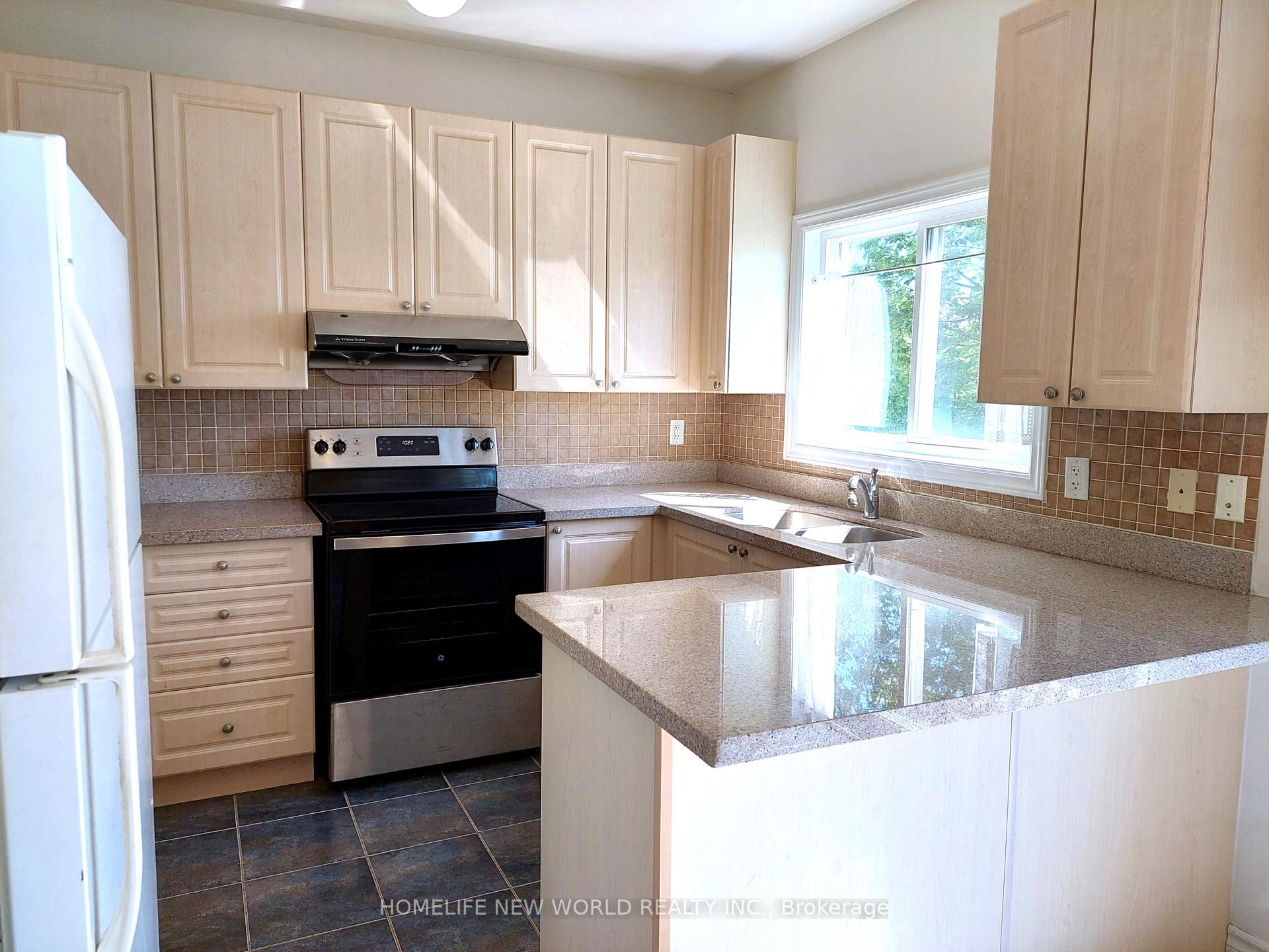 Photo 6 of 223 Bilbrough Street, Aurora, Bayview Northeast — HOMEH
