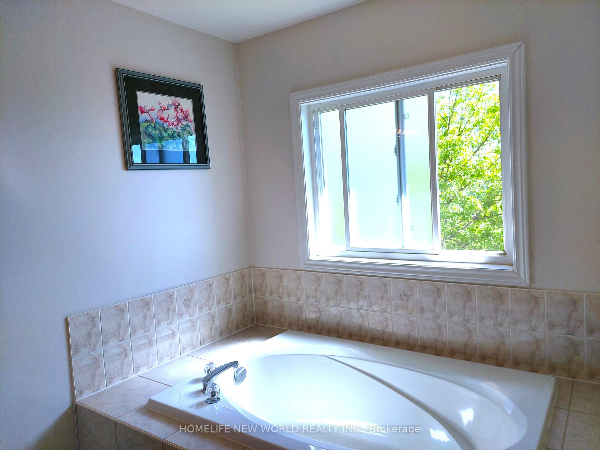 Photo 10 of 223 Bilbrough Street, Aurora, Bayview Northeast — HOMEH