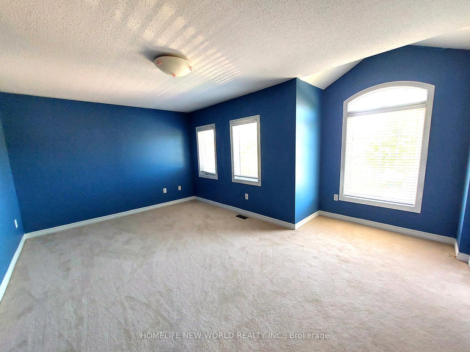 Photo 13 of 223 Bilbrough Street, Aurora, Bayview Northeast — HOMEH