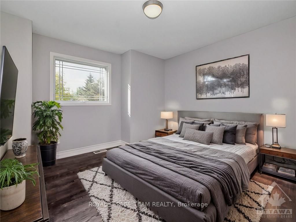 Photo 21 of 22 Evanshen Crescent, Ottawa, Kanata - Kanata Lakes/Heritage Hills — HOMEH