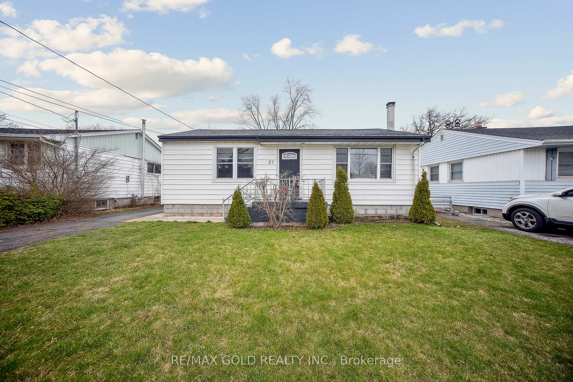 Photo 1 of 27 Lakeview Avenue, Grimsby, Grimsby Beach — HOMEH