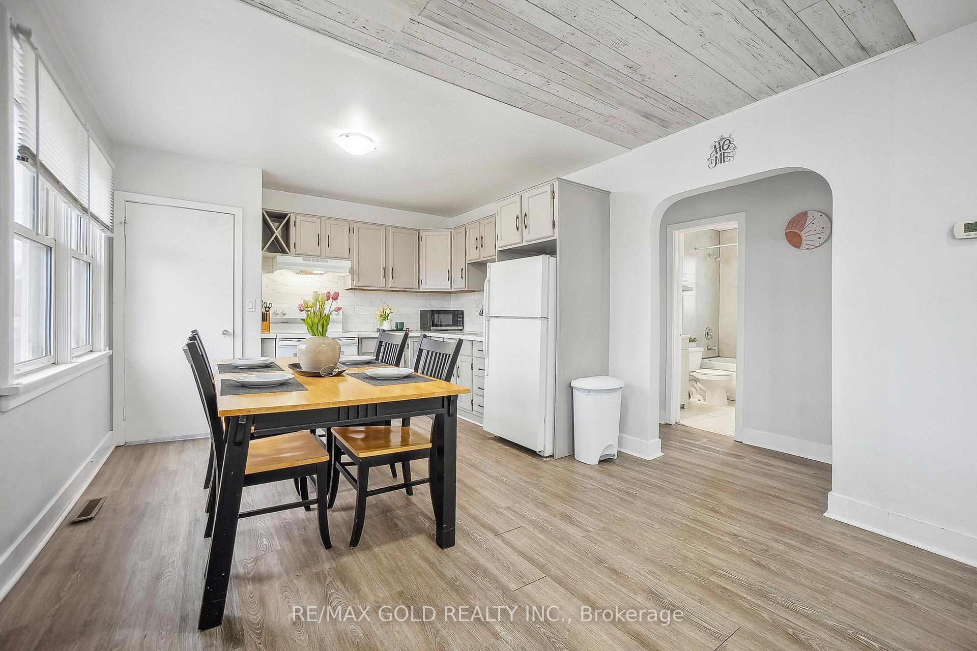 Photo 6 of 27 Lakeview Avenue, Grimsby, Grimsby Beach — HOMEH