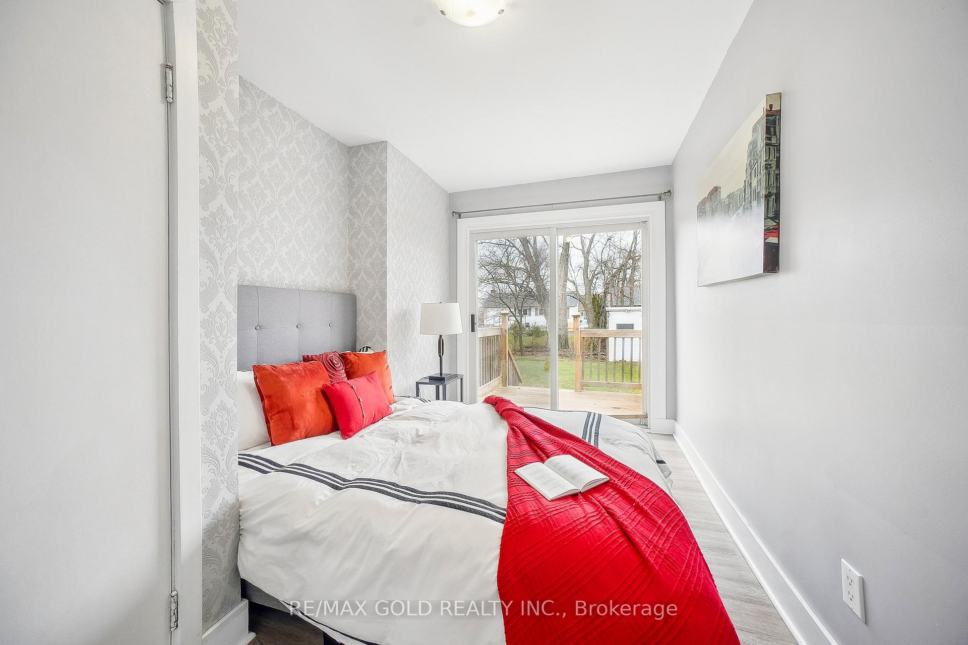Photo 11 of 27 Lakeview Avenue, Grimsby, Grimsby Beach — HOMEH