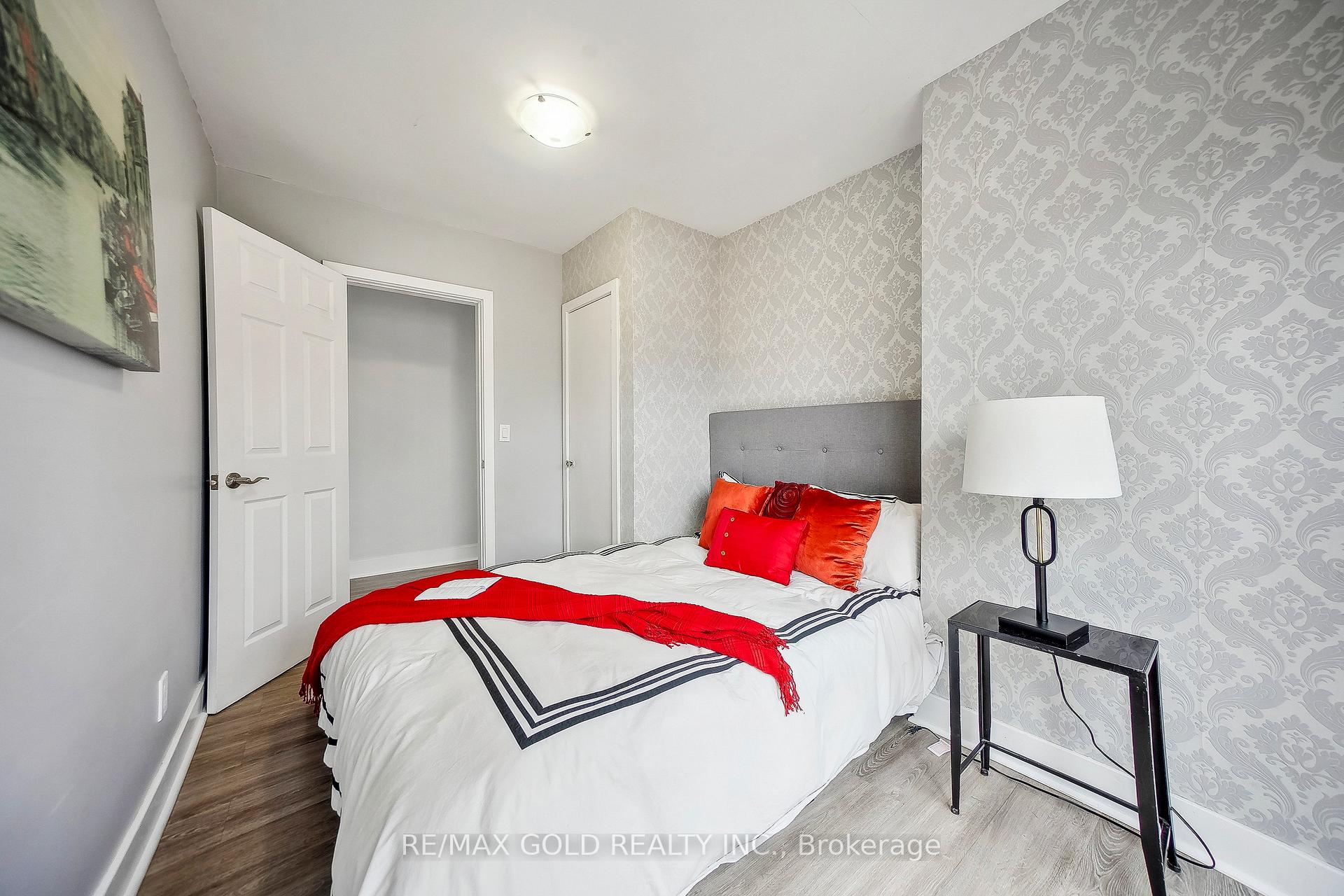 Photo 12 of 27 Lakeview Avenue, Grimsby, Grimsby Beach — HOMEH
