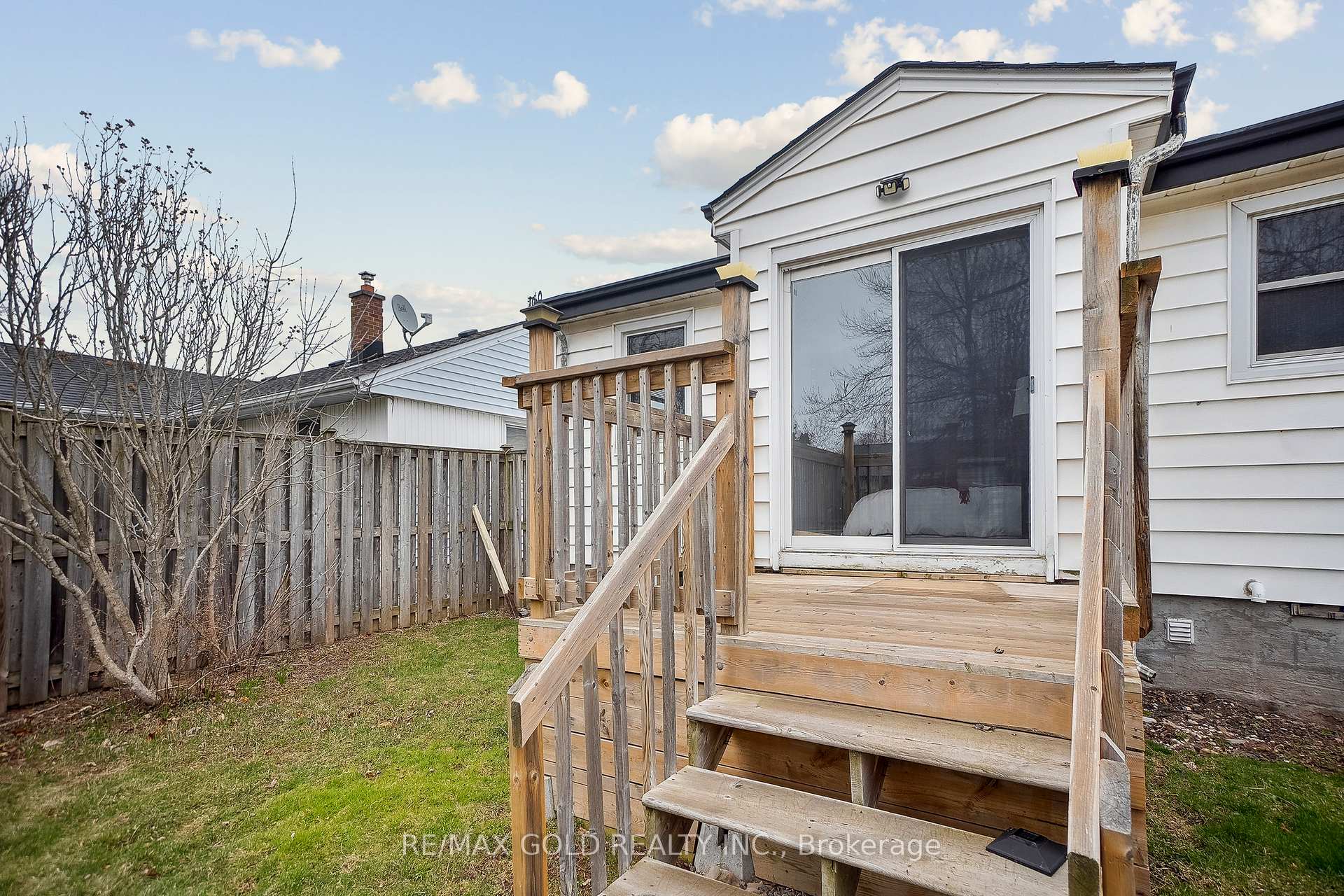 Photo 16 of 27 Lakeview Avenue, Grimsby, Grimsby Beach — HOMEH