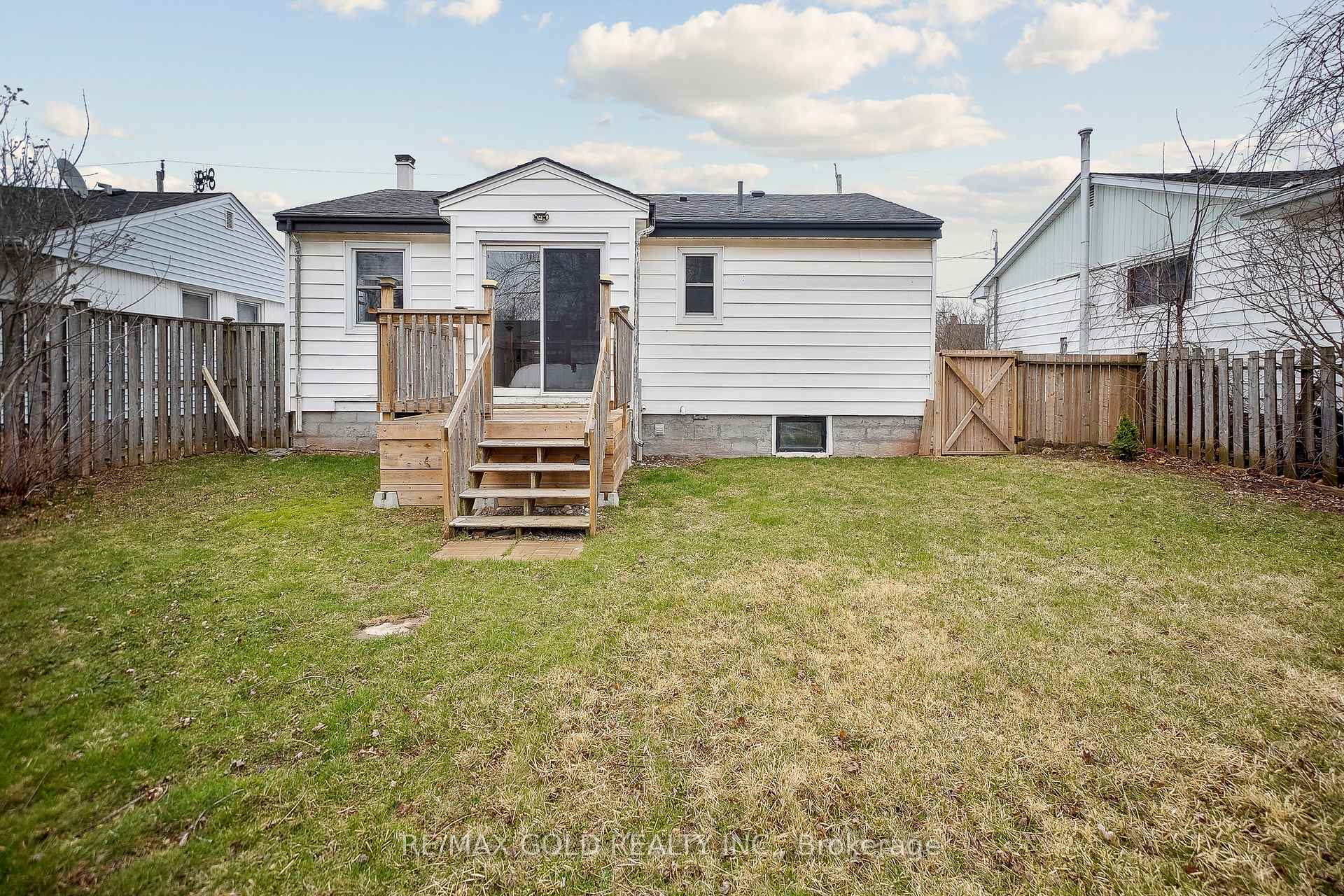 Photo 18 of 27 Lakeview Avenue, Grimsby, Grimsby Beach — HOMEH
