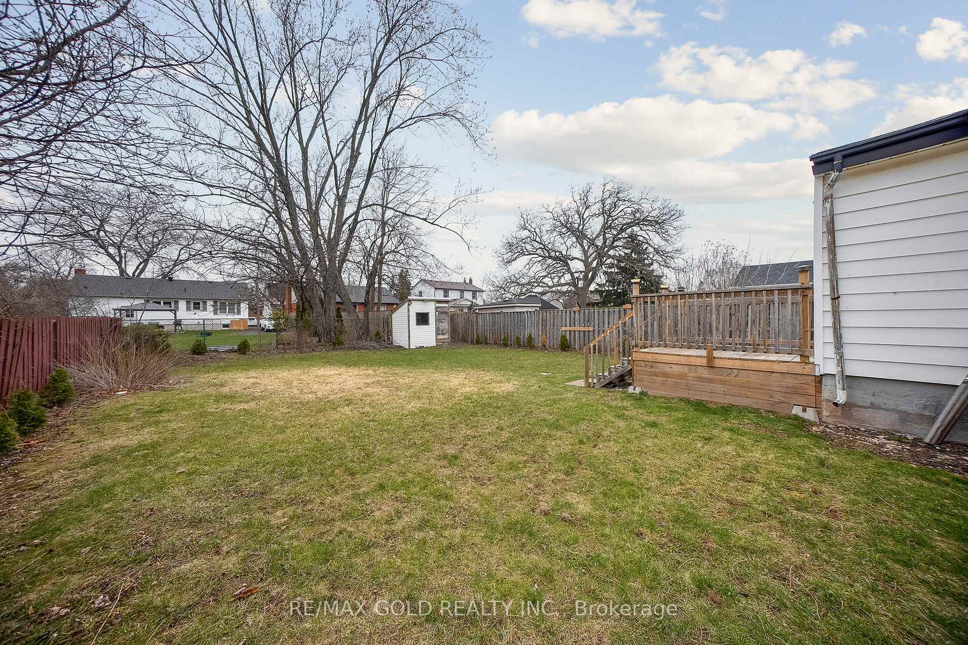 Photo 19 of 27 Lakeview Avenue, Grimsby, Grimsby Beach — HOMEH