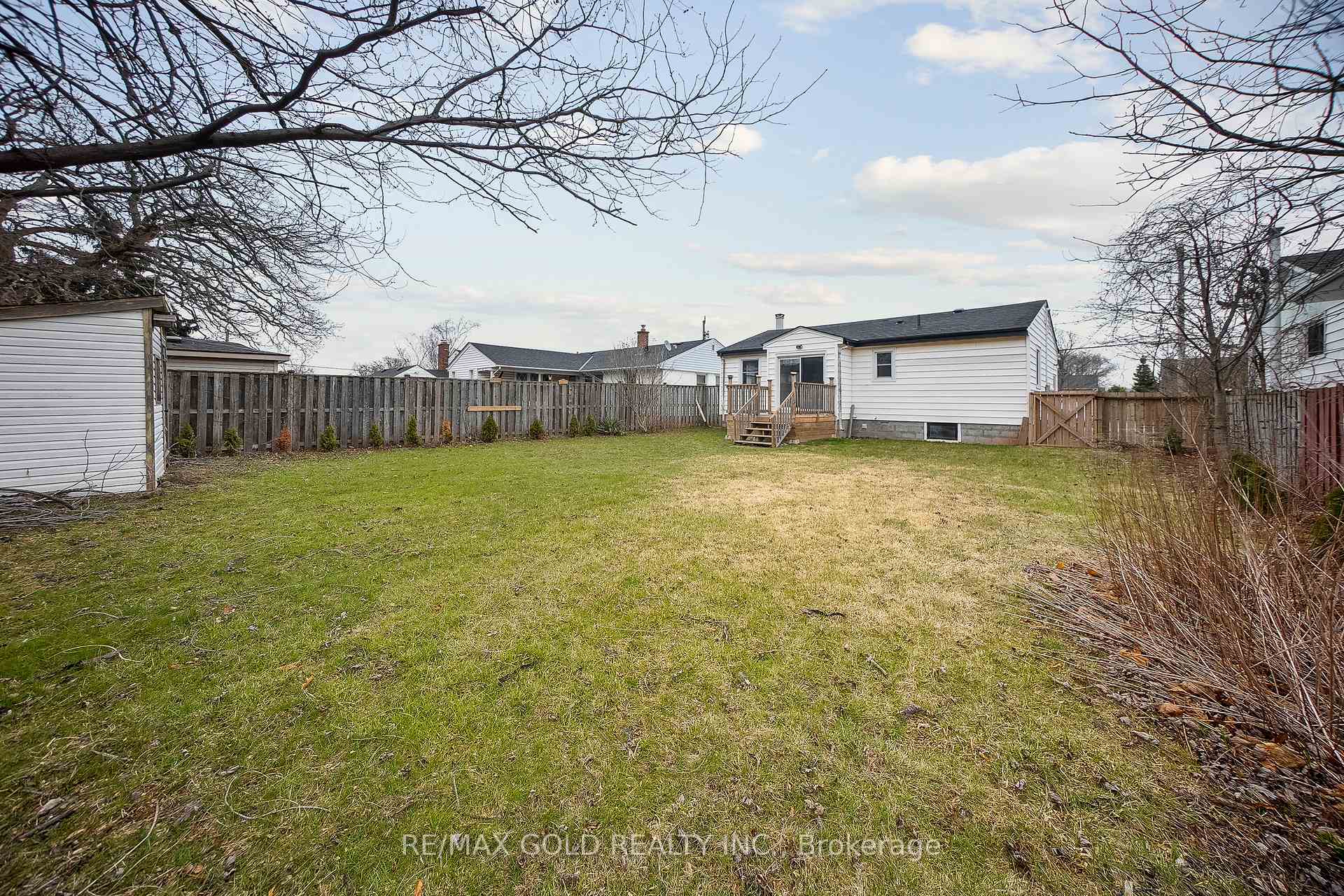Photo 20 of 27 Lakeview Avenue, Grimsby, Grimsby Beach — HOMEH