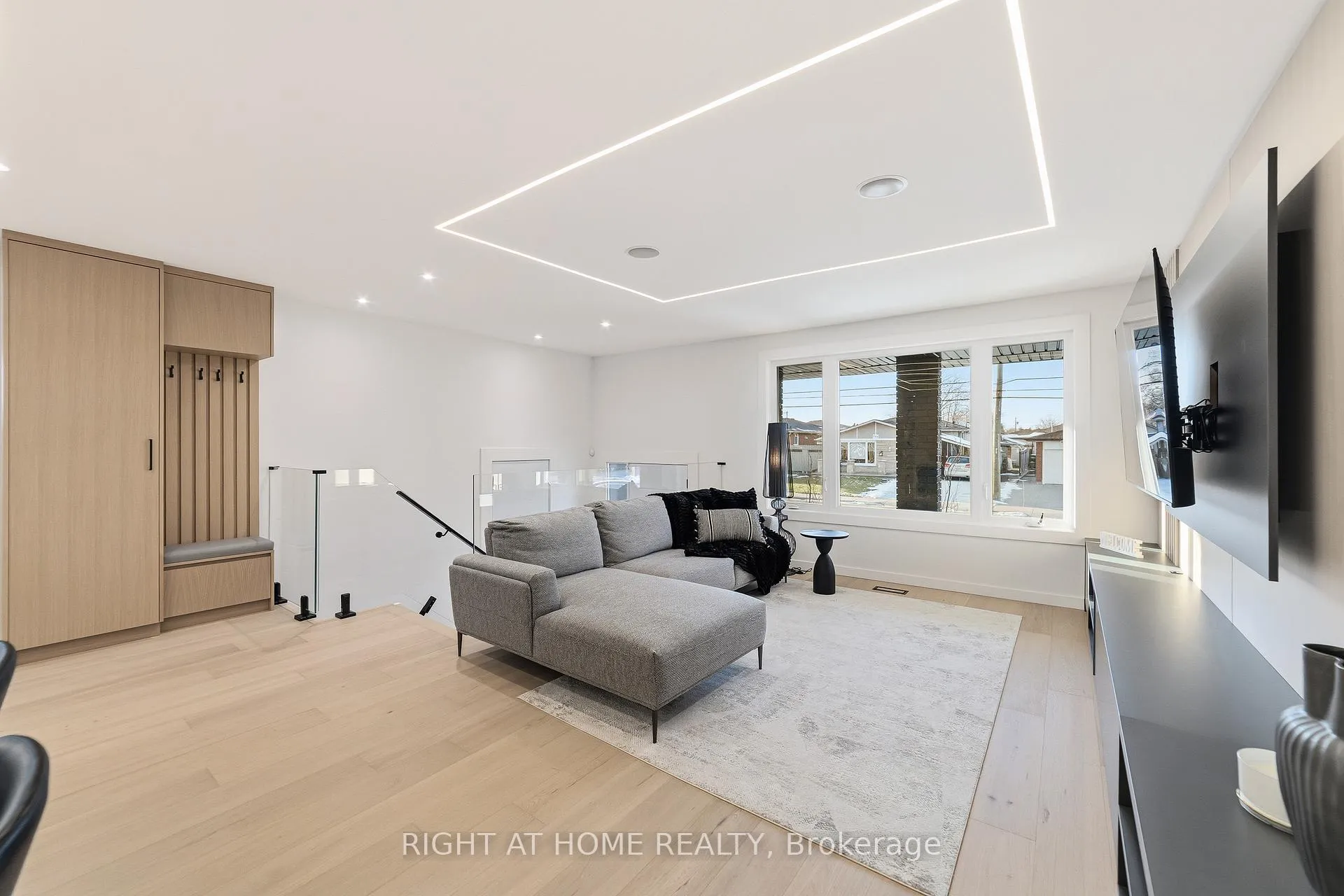 Photo 8 of 146 Kenora Avenue, Hamilton, Kentley — HOMEH