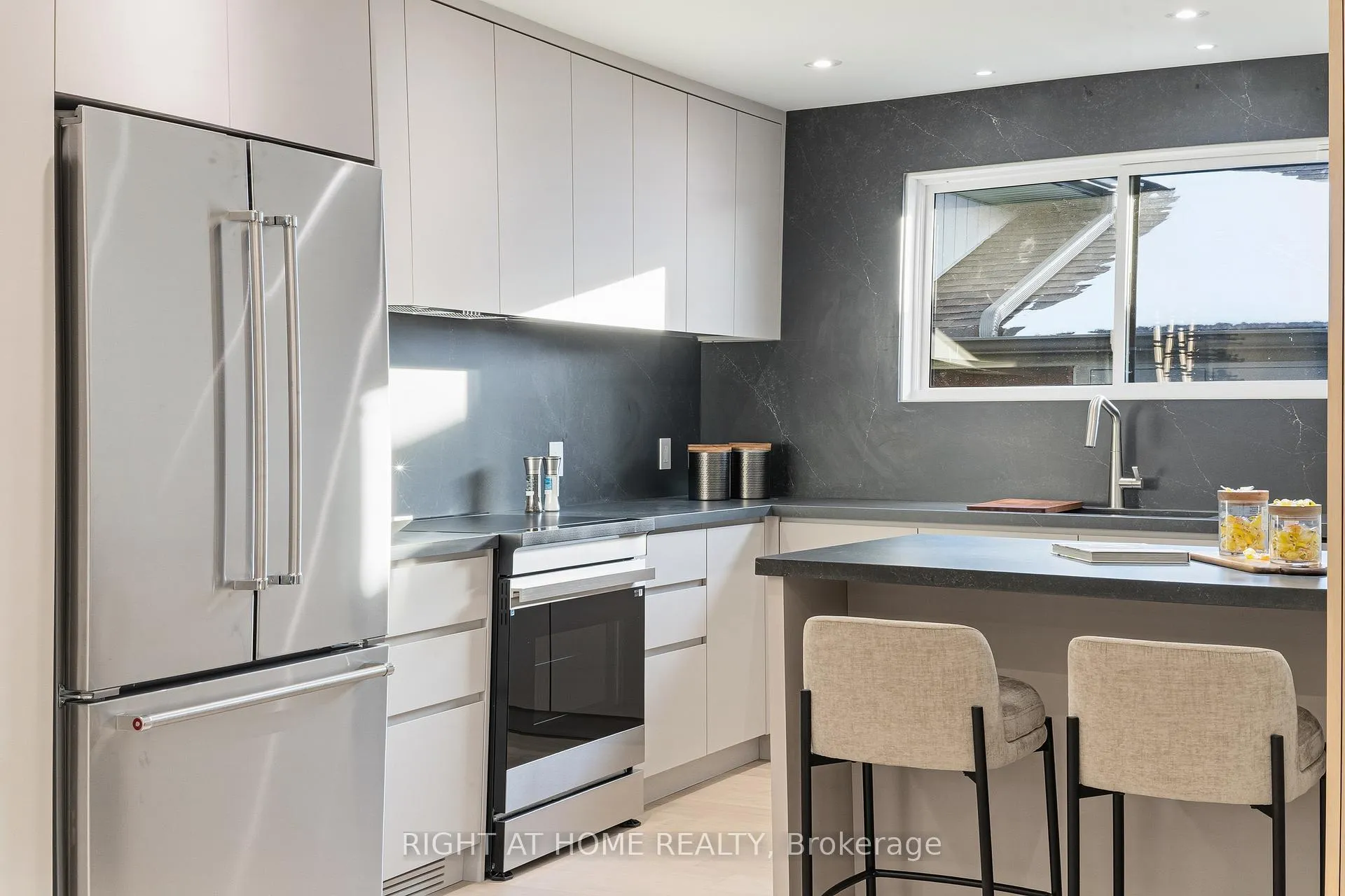 Photo 13 of 146 Kenora Avenue, Hamilton, Kentley — HOMEH