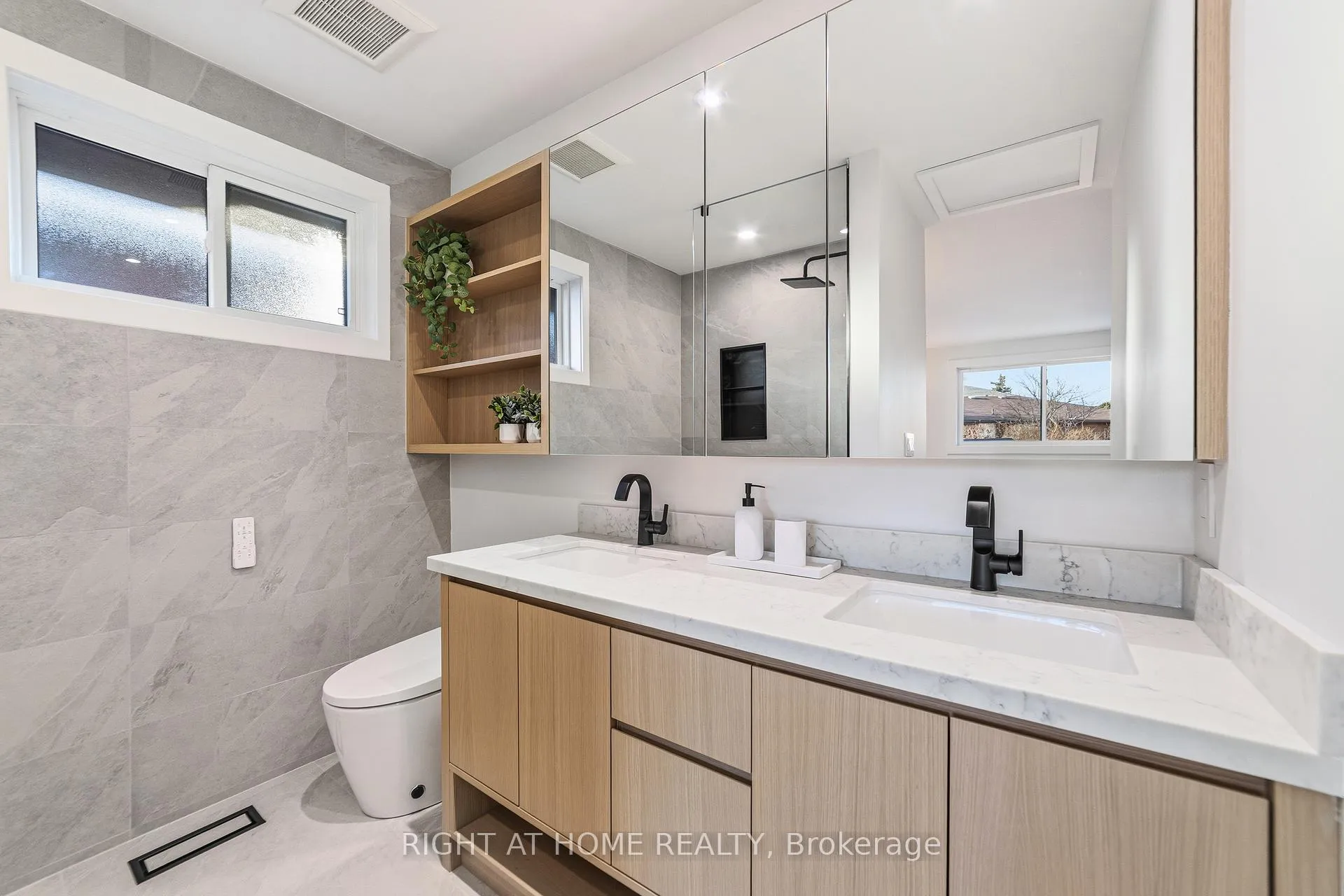 Photo 18 of 146 Kenora Avenue, Hamilton, Kentley — HOMEH