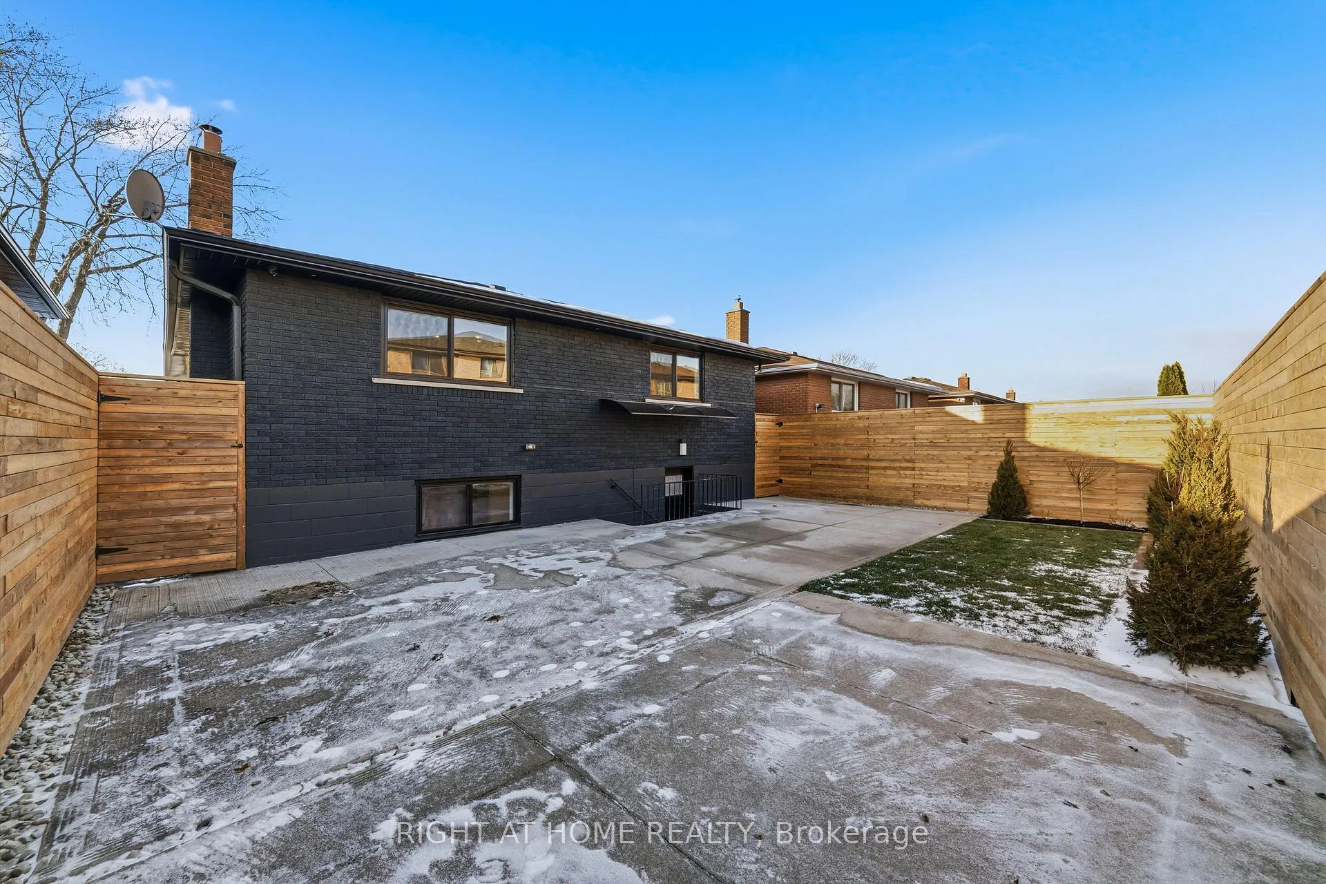 Photo 42 of 146 Kenora Avenue, Hamilton, Kentley — HOMEH
