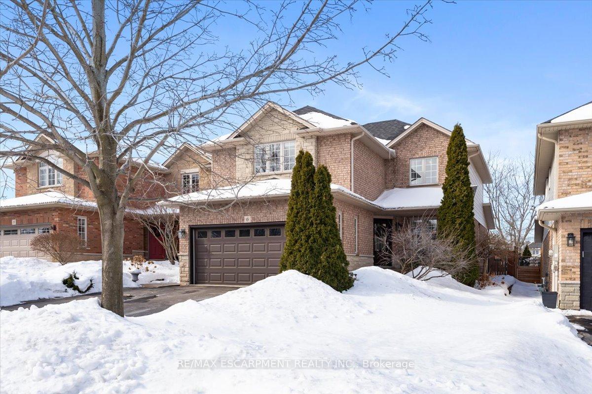 Photo 3 of 6 Tamarack Court, Grimsby, Grimsby West — HOMEH