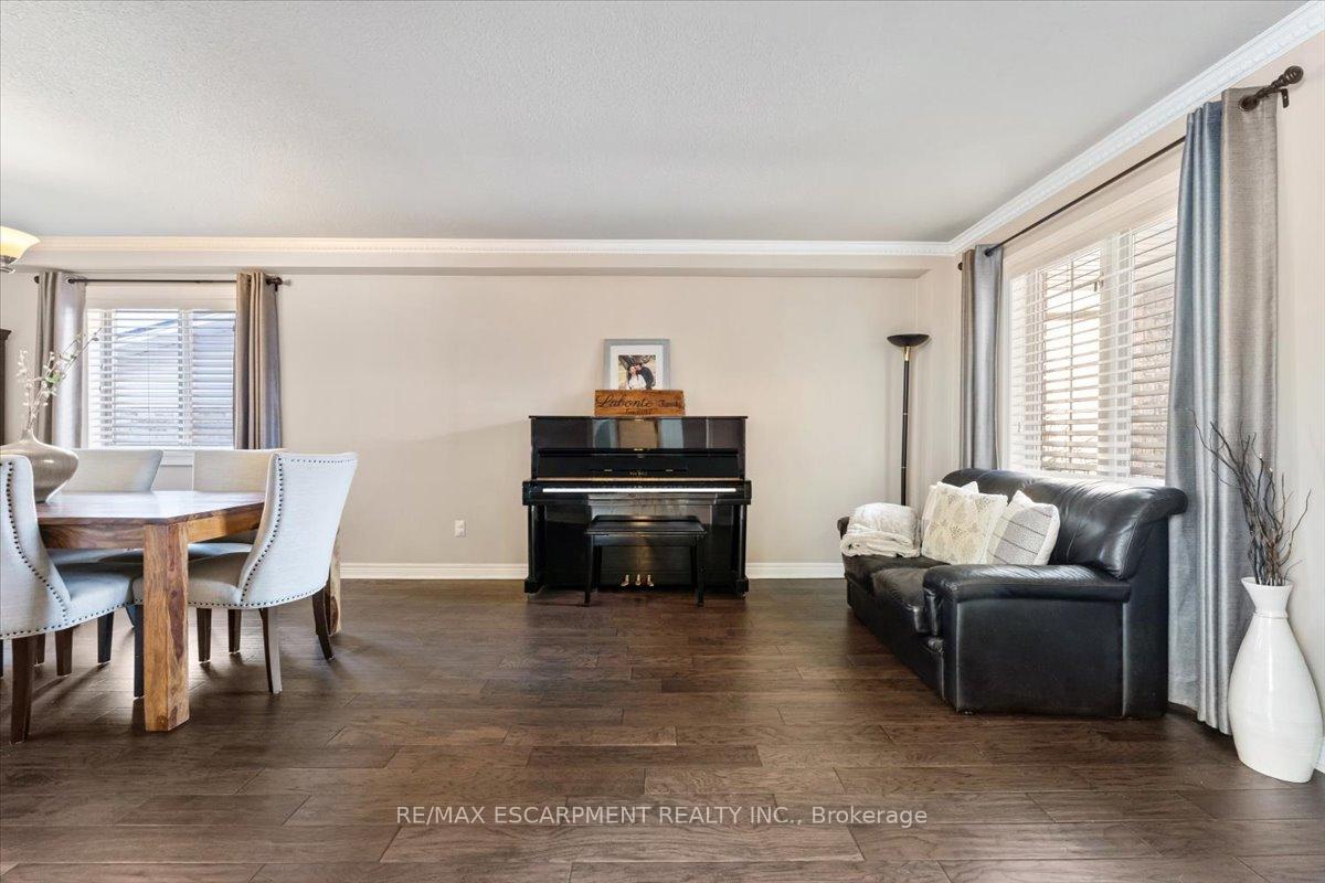 Photo 9 of 6 Tamarack Court, Grimsby, Grimsby West — HOMEH