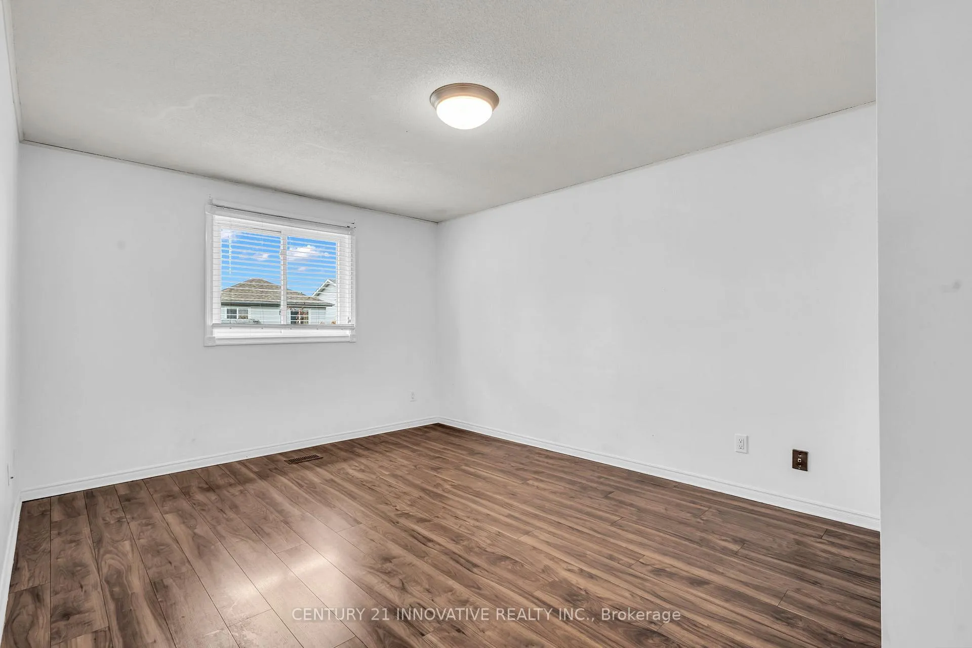 Photo 30 of 690 Elgin Street E, Cambridge — HOMEH