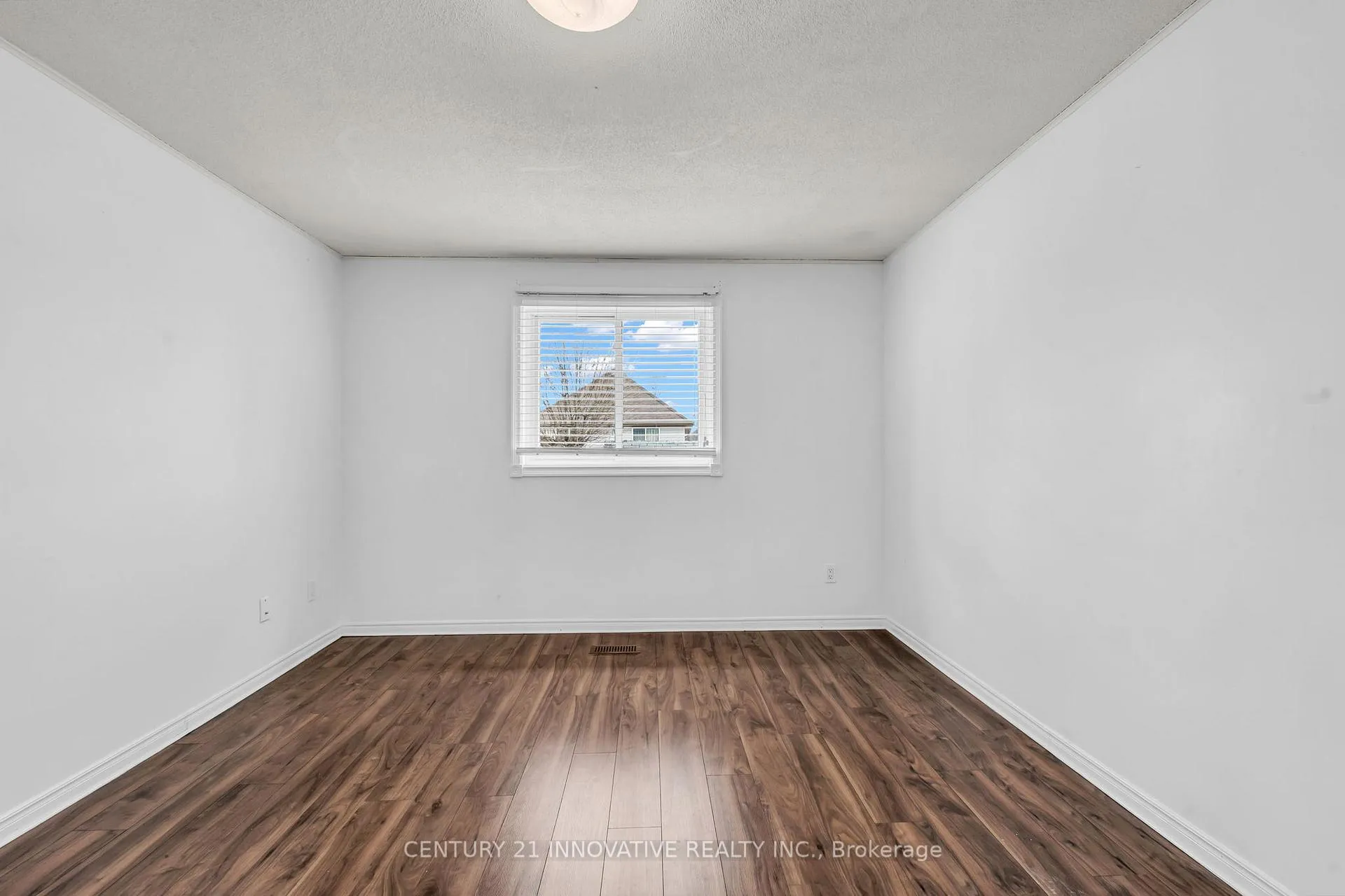 Photo 32 of 690 Elgin Street E, Cambridge — HOMEH