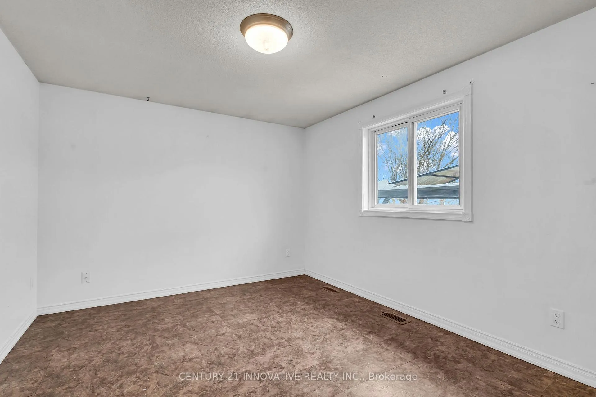 Photo 34 of 690 Elgin Street E, Cambridge — HOMEH