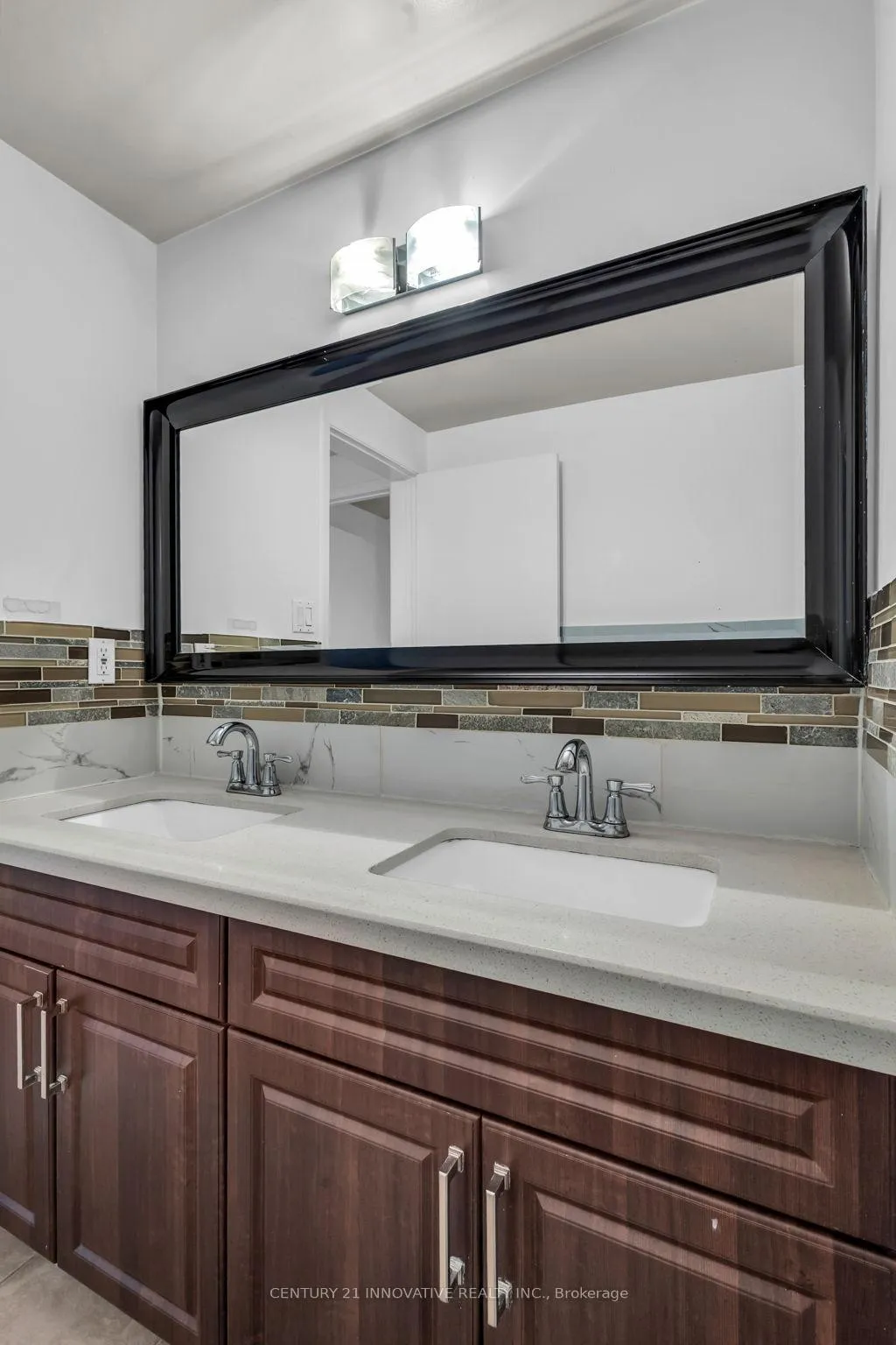 Photo 41 of 690 Elgin Street E, Cambridge — HOMEH