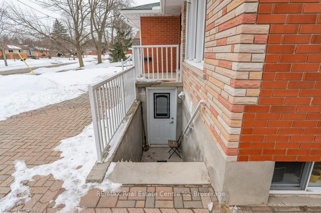 Photo 2 of 31 Sunnylea Crescent, Guelph, General Hospital — HOMEH