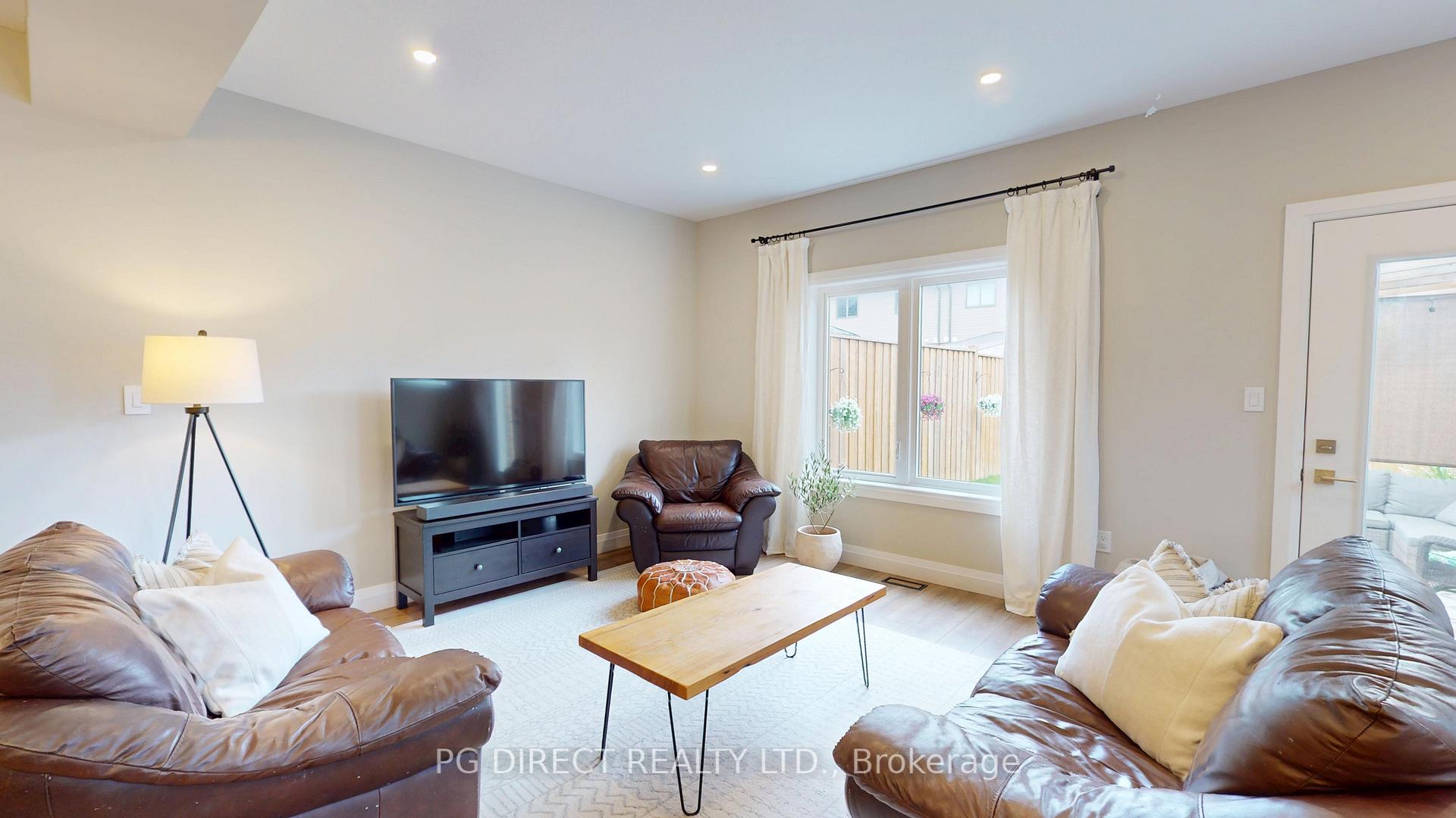 Photo 6 of Unit 1, 35 Wideman Boulevard, Guelph, Victoria North — HOMEH